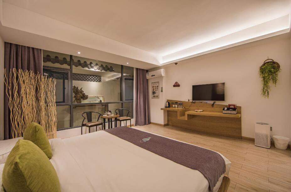 Ancient Street No.5 Youth Chic Hotel