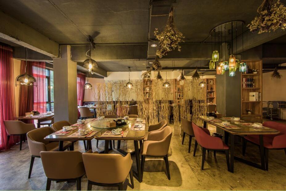 Ancient Street No.5 Youth Chic Hotel