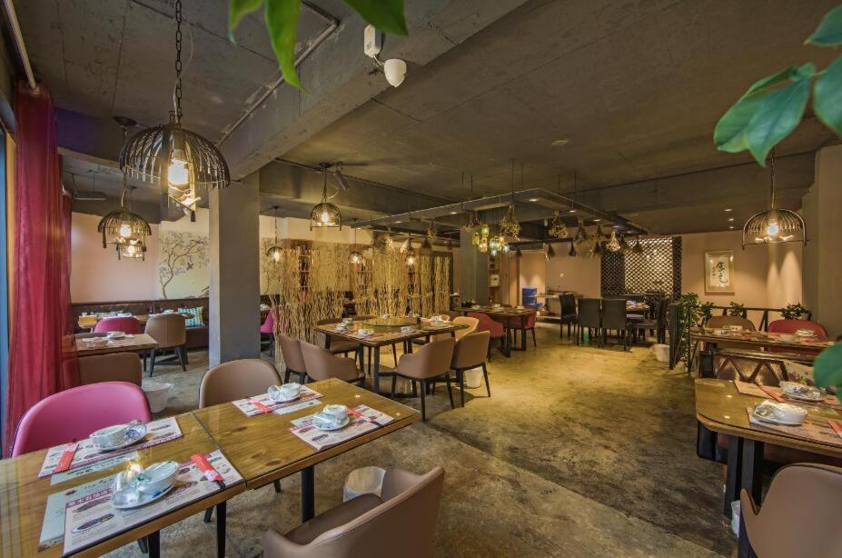 Ancient Street No.5 Youth Chic Hotel