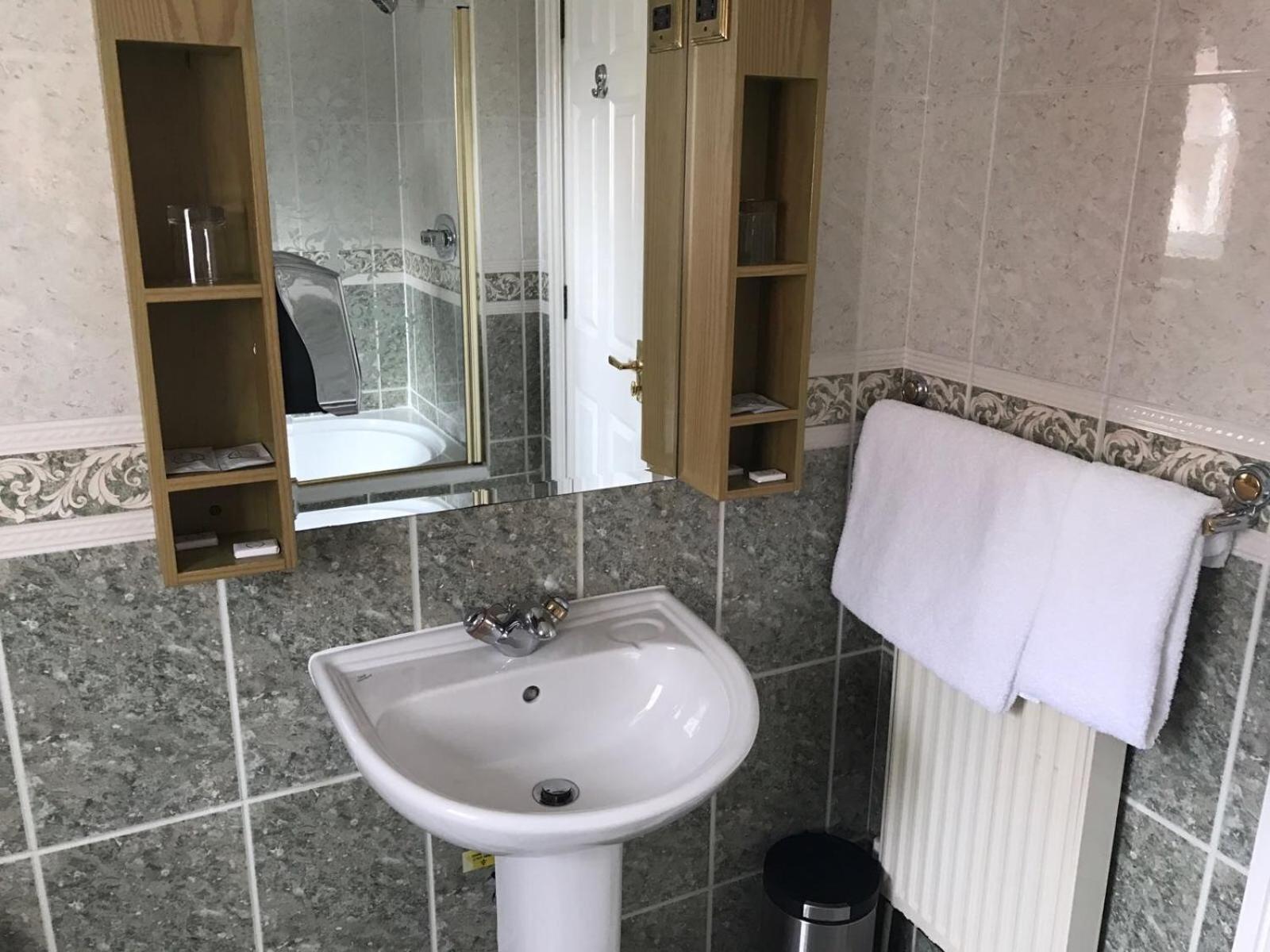 Harefield Manor Hotel, photo 8