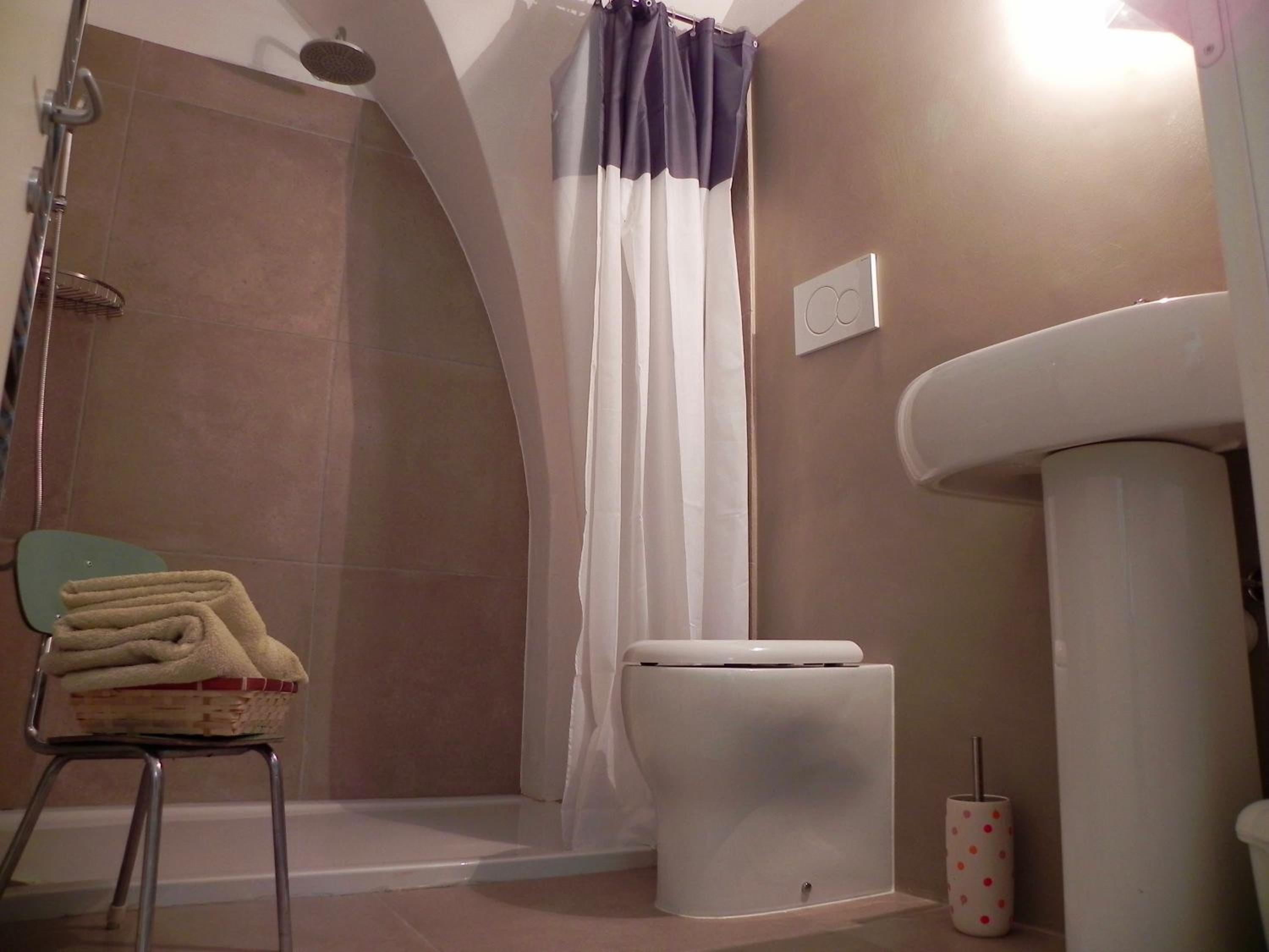 Villa Carlotta en Moniga — bathroom