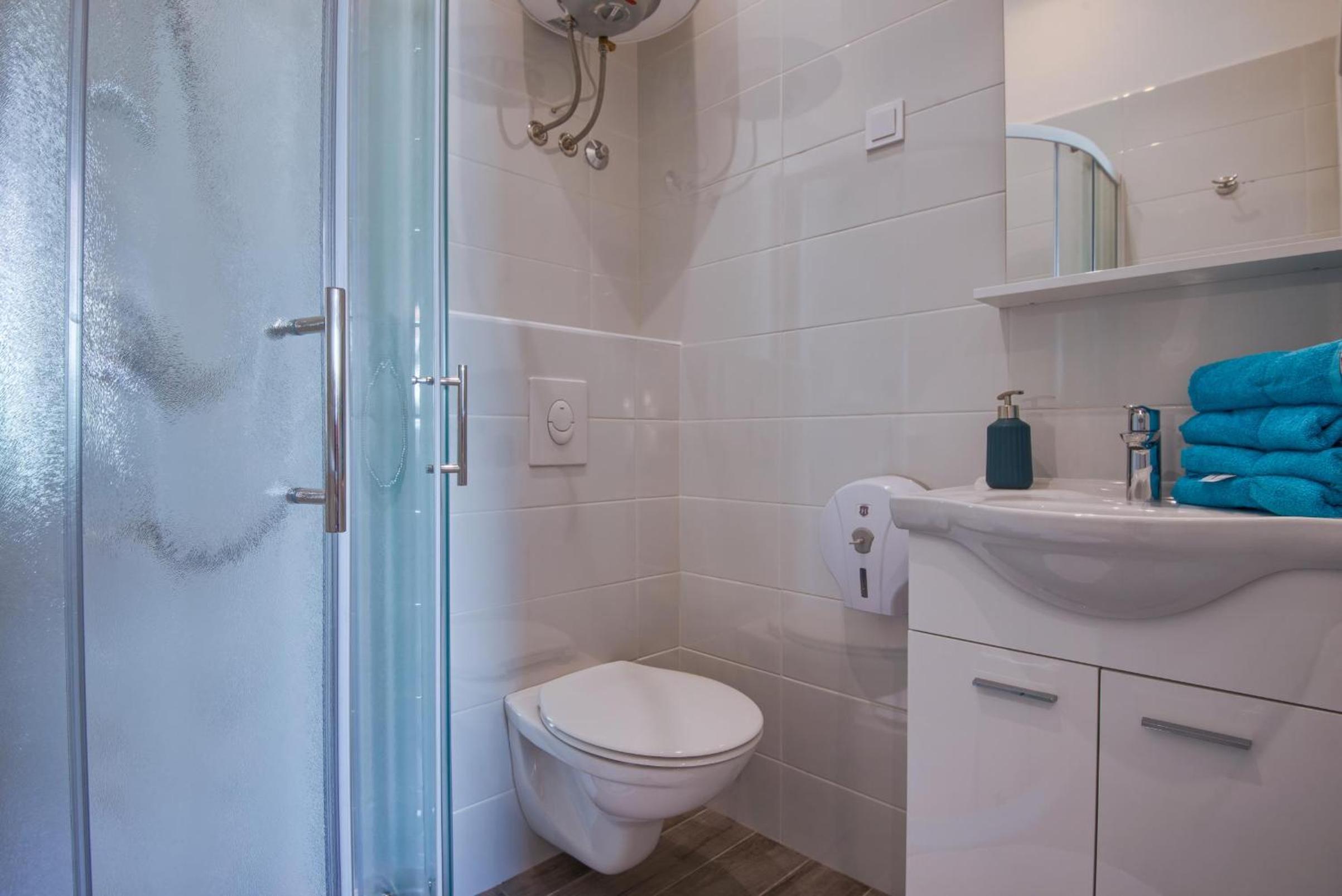 Top Center Rooms & Studio