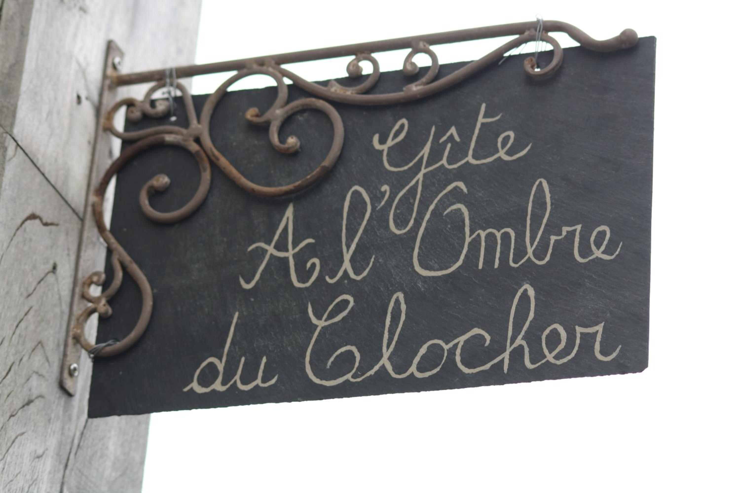 A l´Ombre Du Clocher