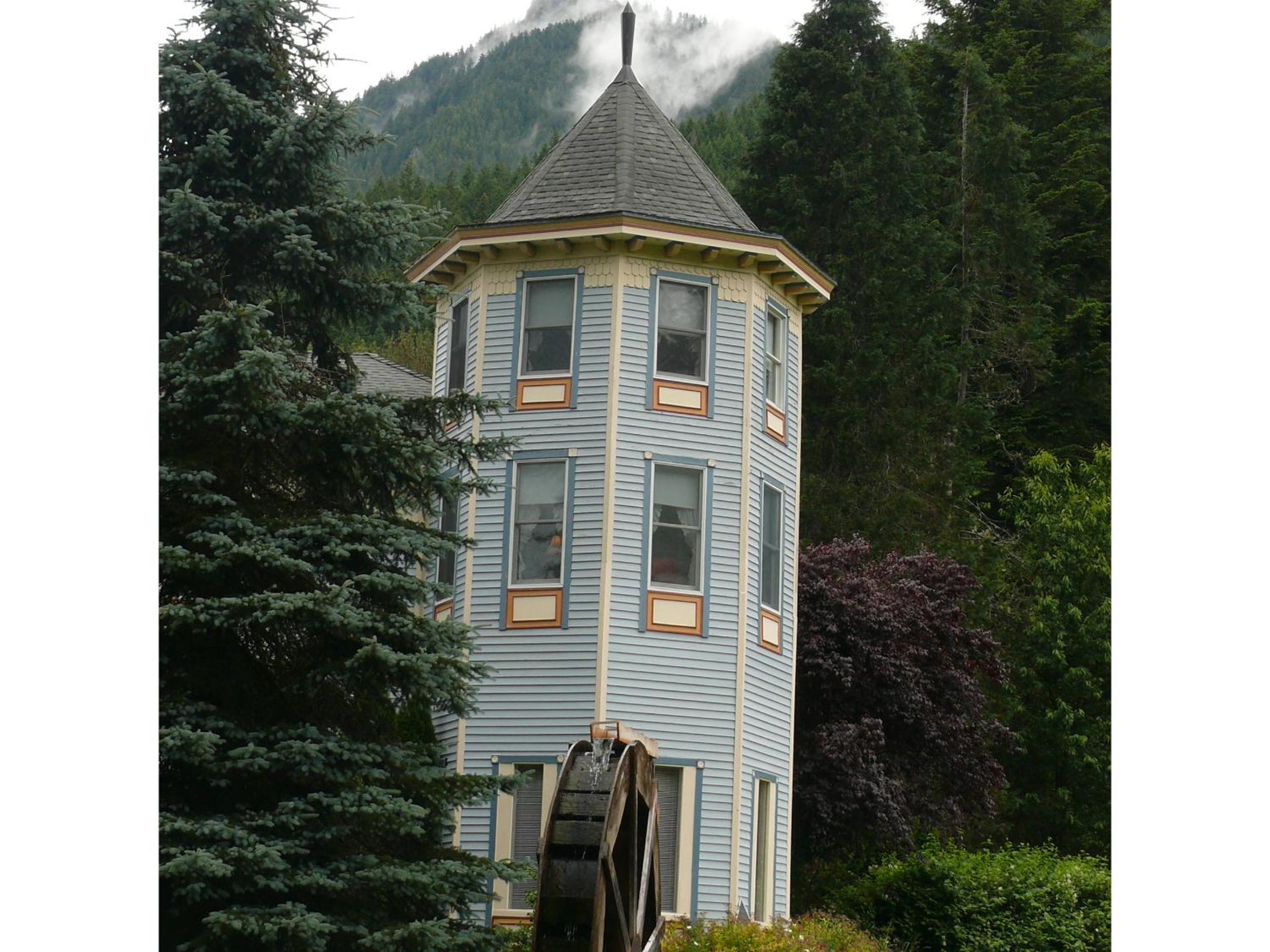 Alexander's Lodge