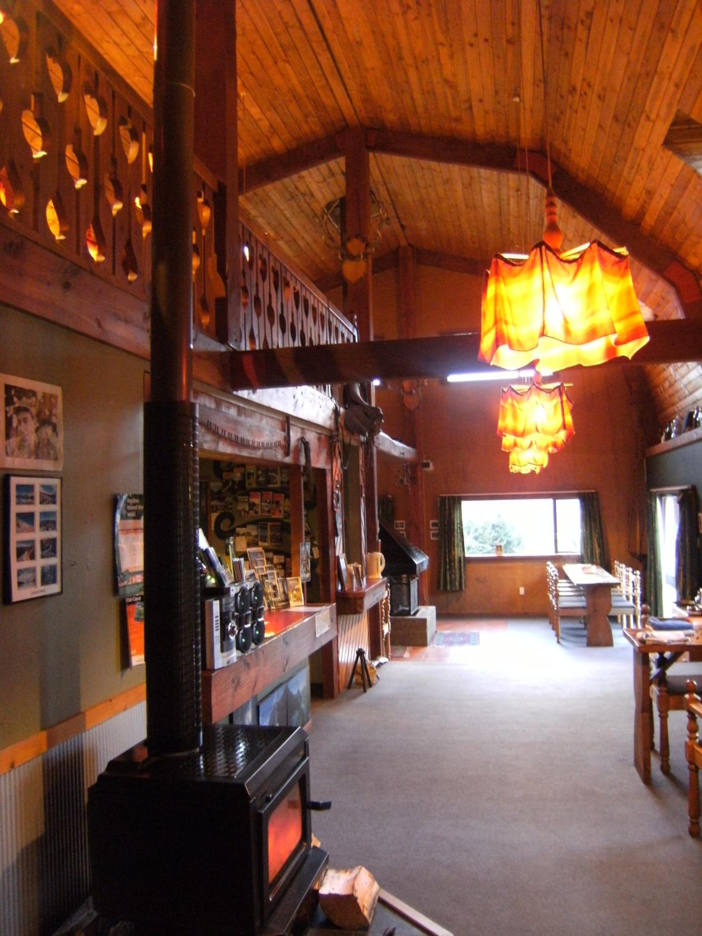 Barnyard Backpackers Te Anau view 4