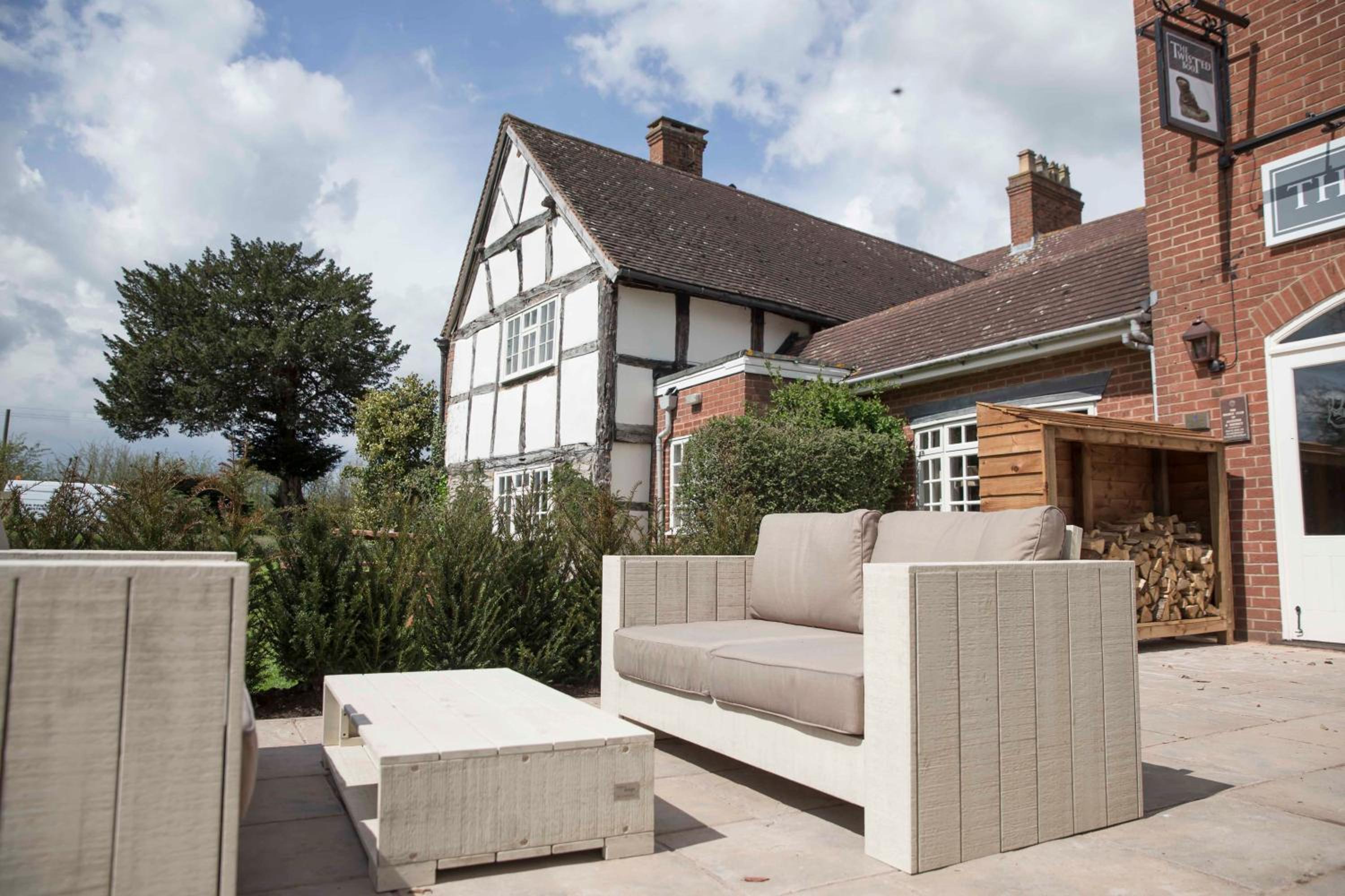Alcester Vacations - Kings Court Hotel - Property Image 5