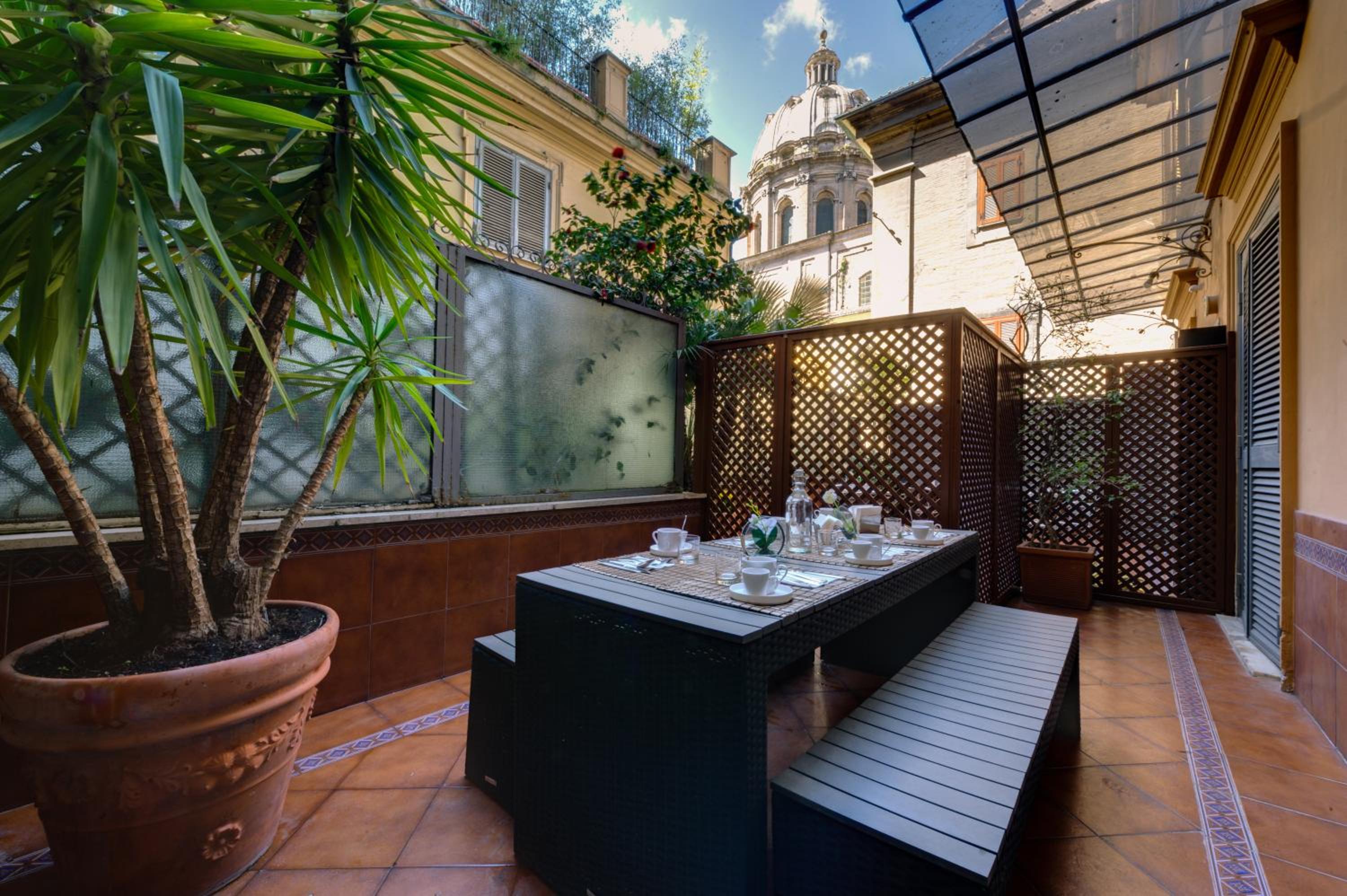Lh Royal Suites Terrace