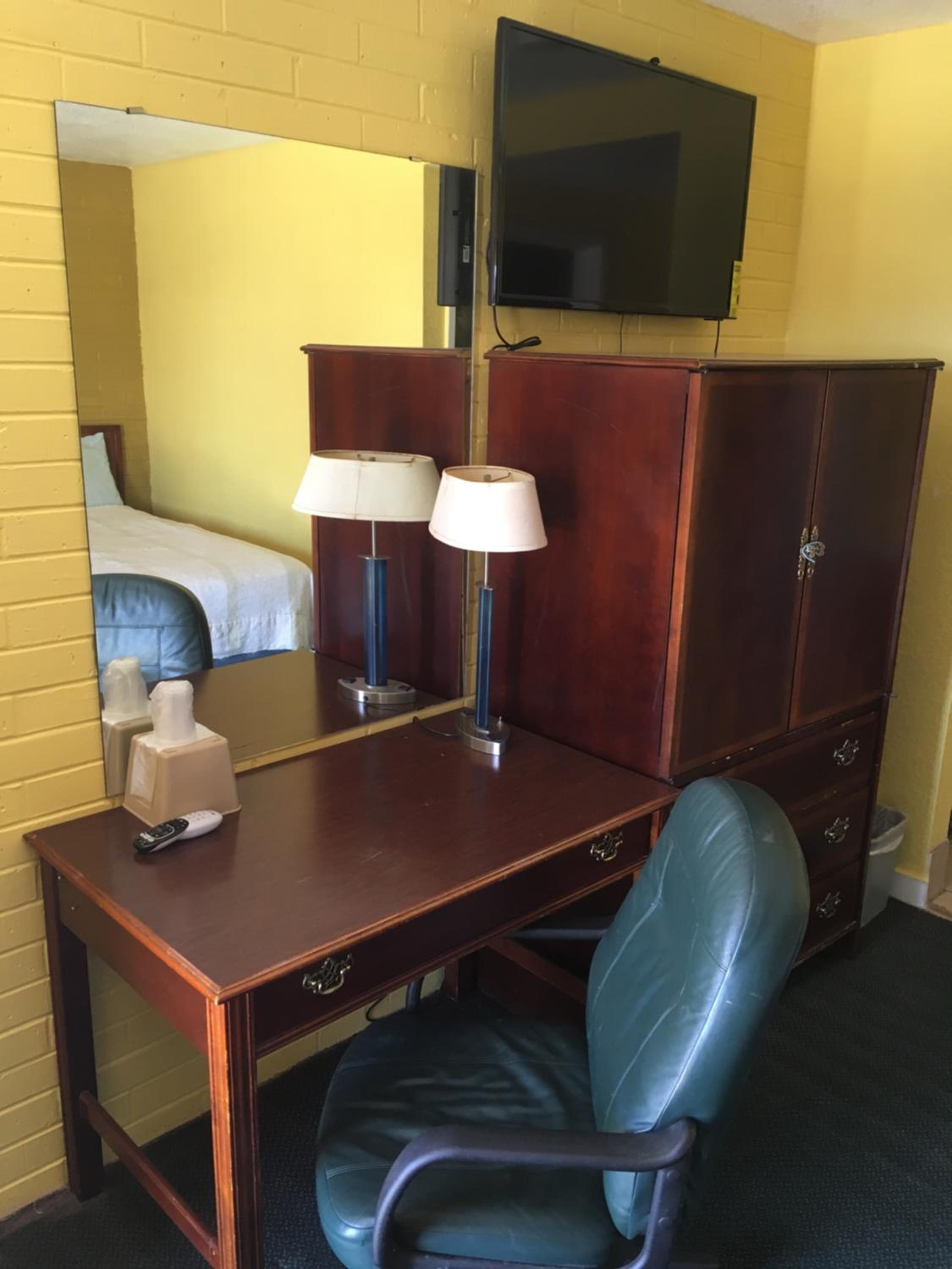 Hotel Blue Star Inn - Image 1