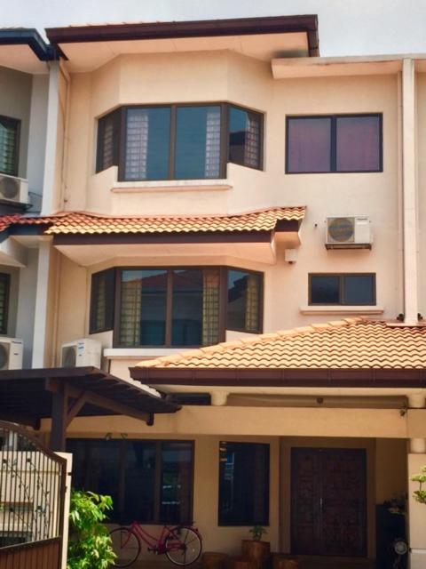 GRAYHAUS Guest House