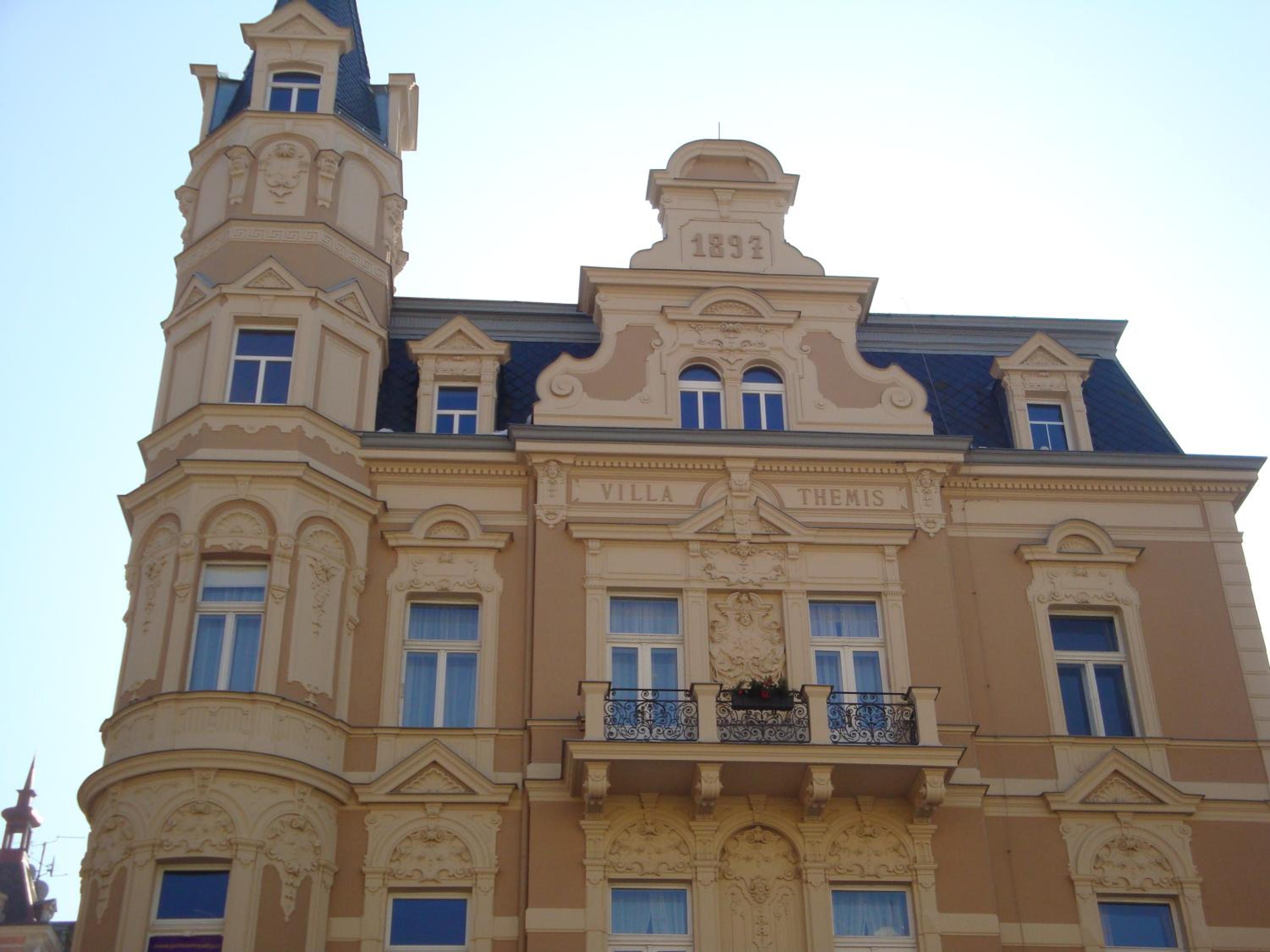 Apartment Themis