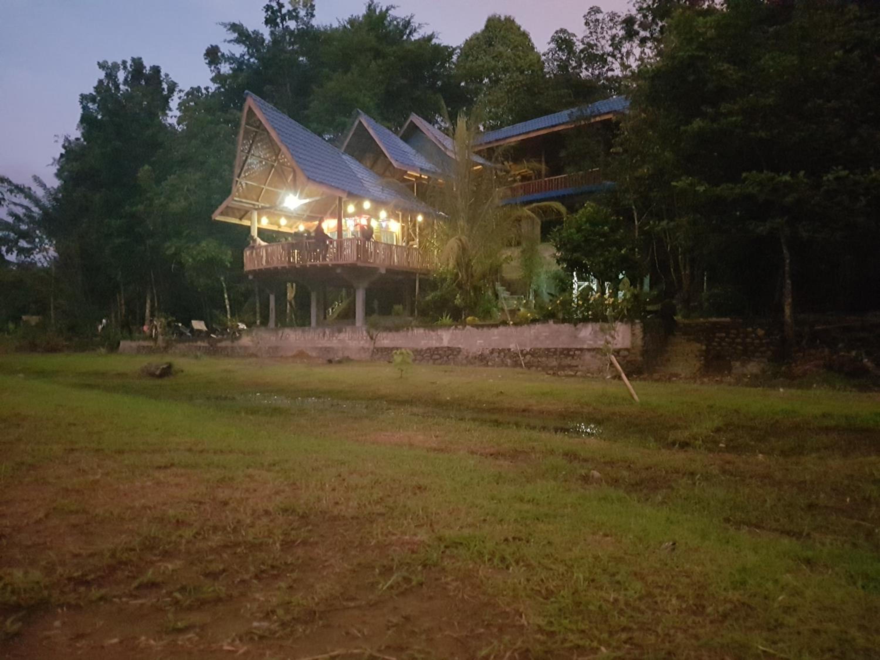 Batu Kapal Guest House & Jungle trekking