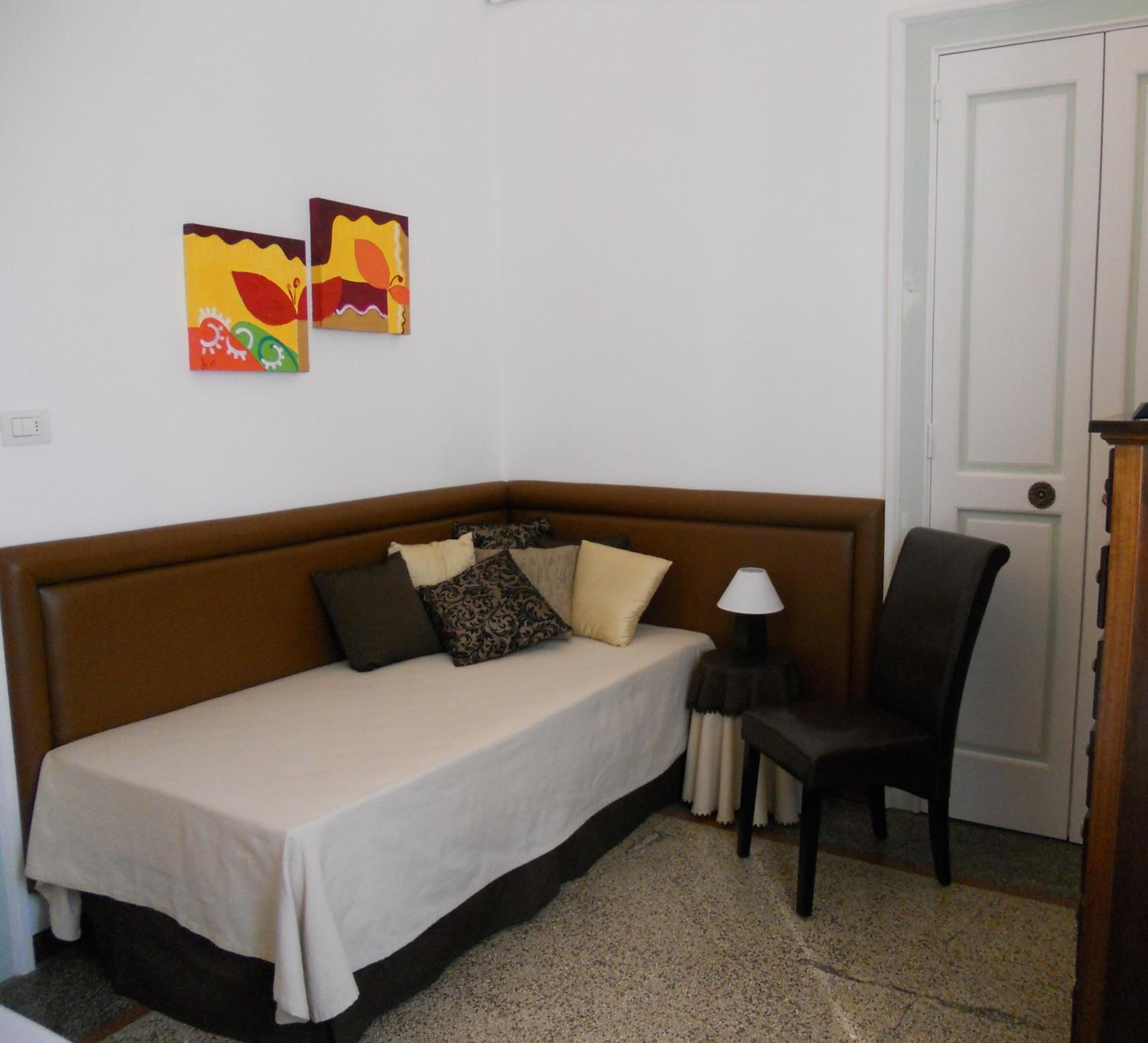 Palazzo De Tomasi B&B