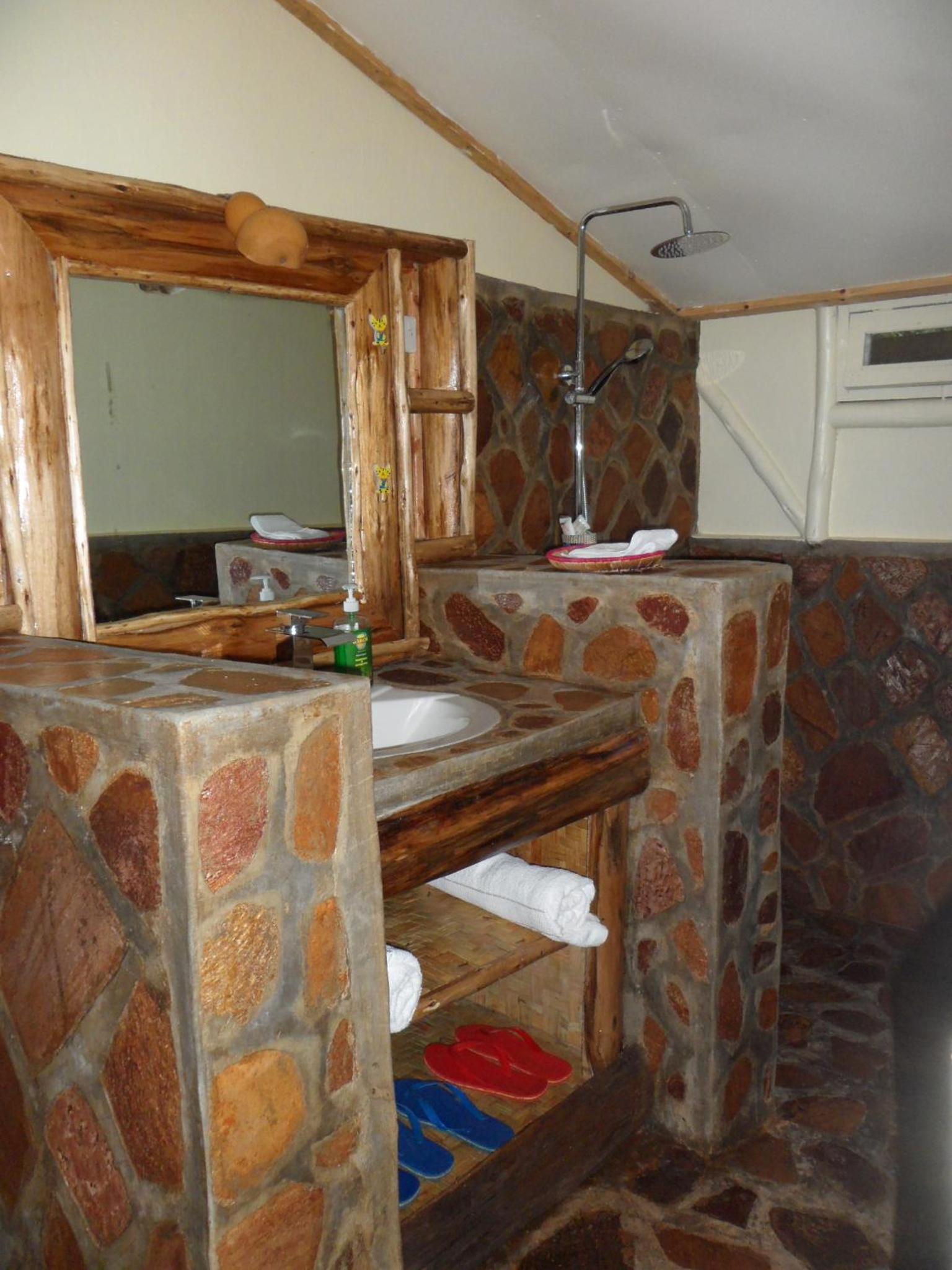 Lake Bunyonyi Rock Resort