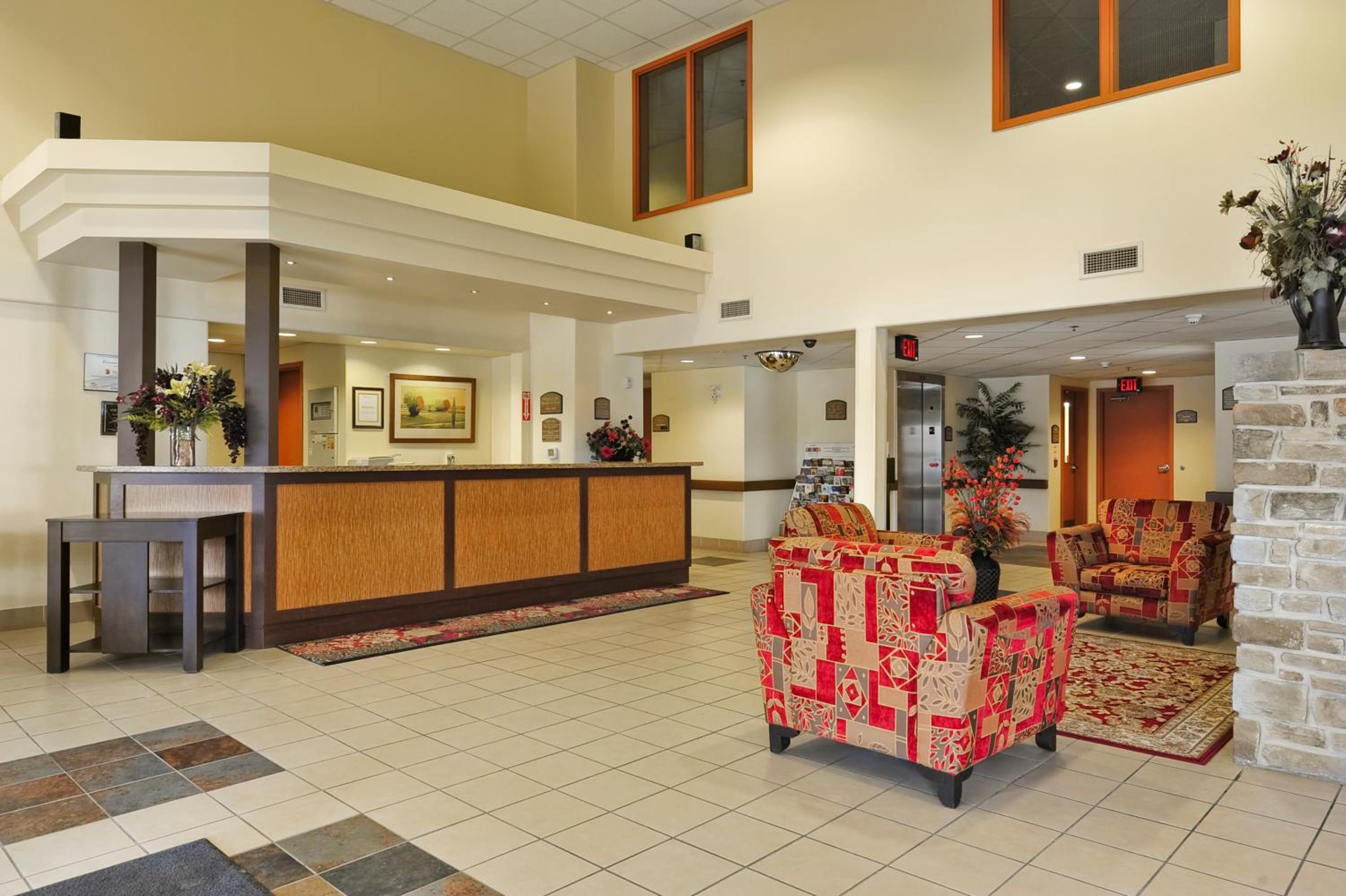 Barrie Vacations - Super 8 by Wyndham Barrie South - Property Image 9