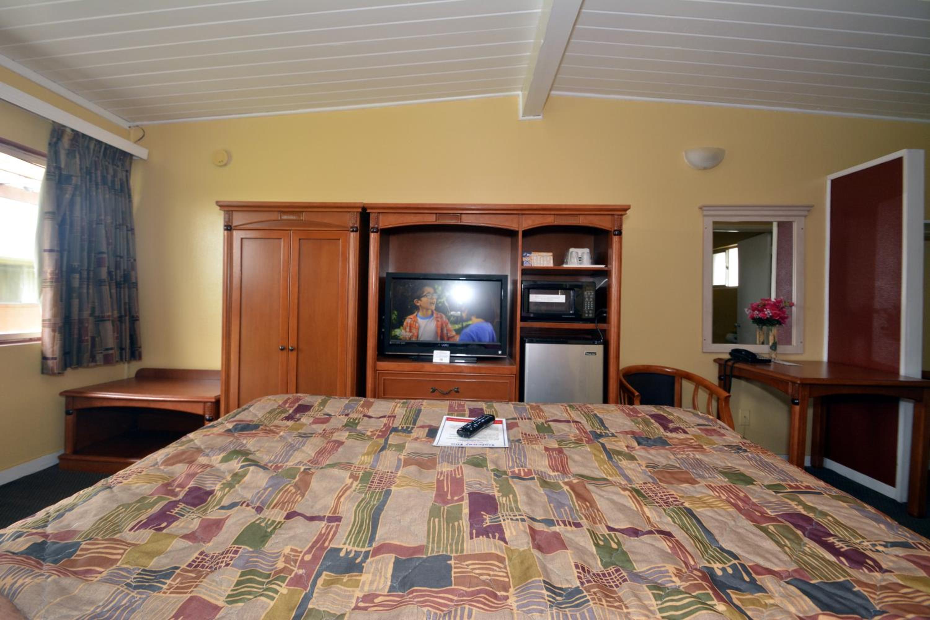 Red Bluff Vacations - Gateway Inn - Property Image 14