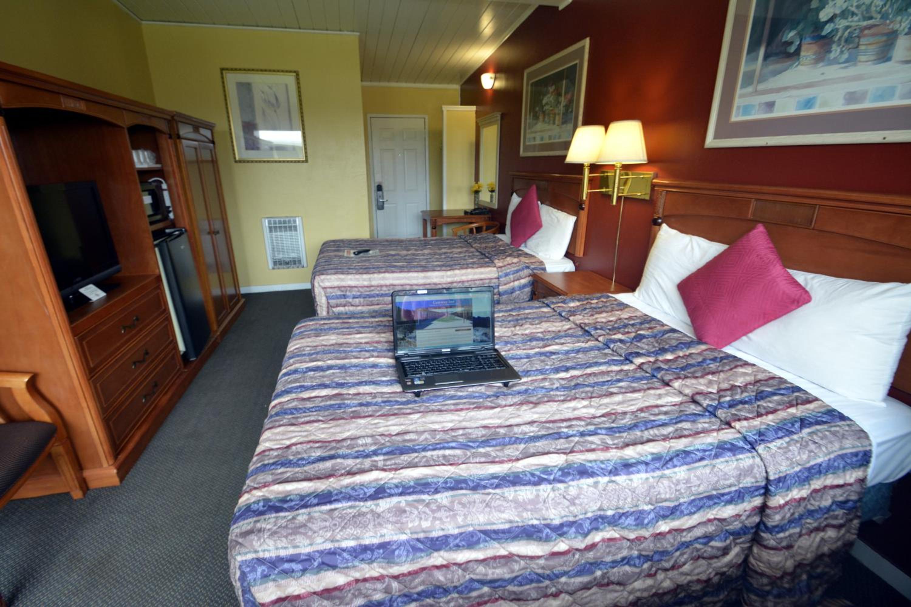 Red Bluff Vacations - Gateway Inn - Property Image 2