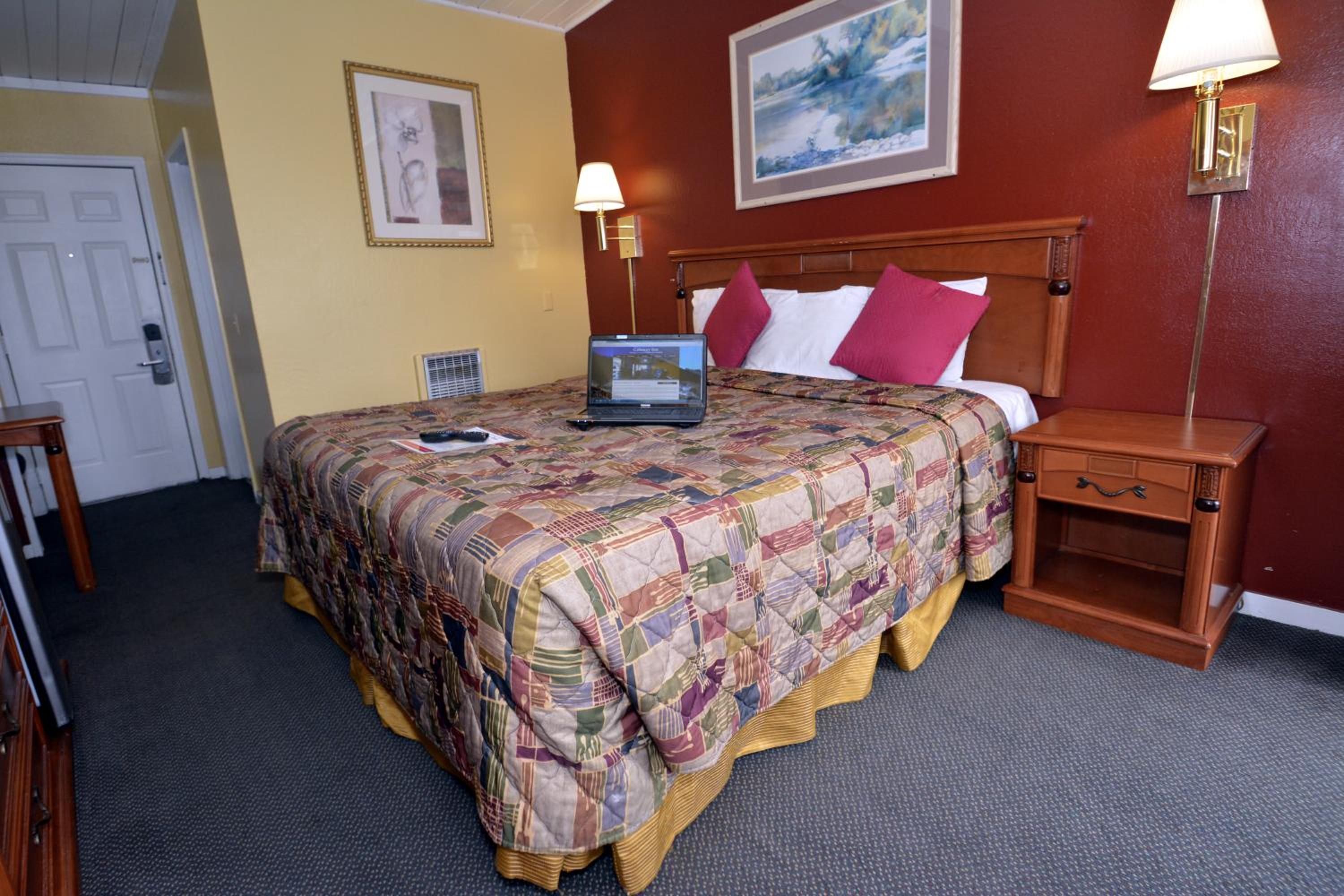 Red Bluff Vacations - Gateway Inn - Property Image 17