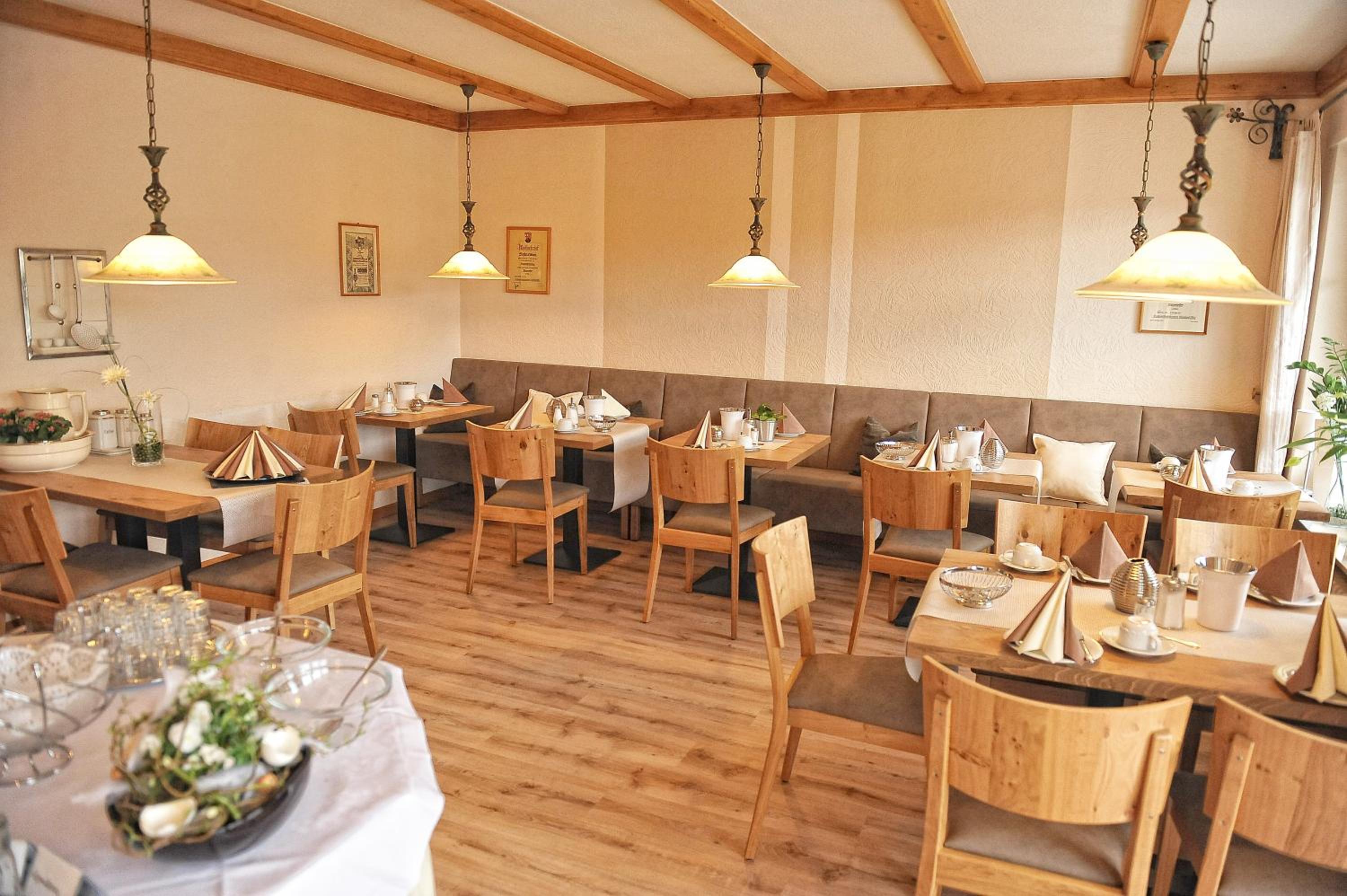 Wein & Gästehaus Rosenlay