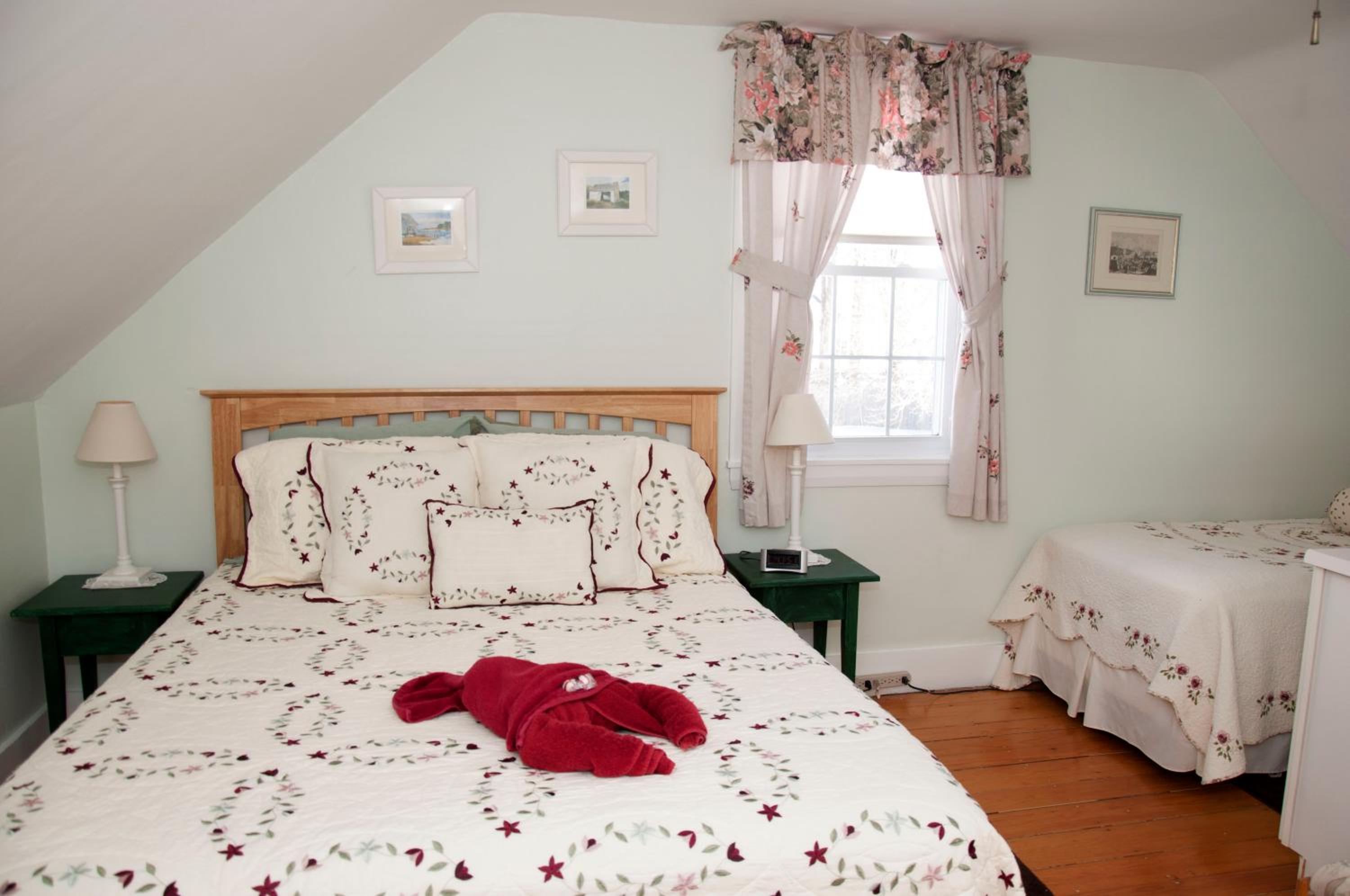 Candlebay Inn