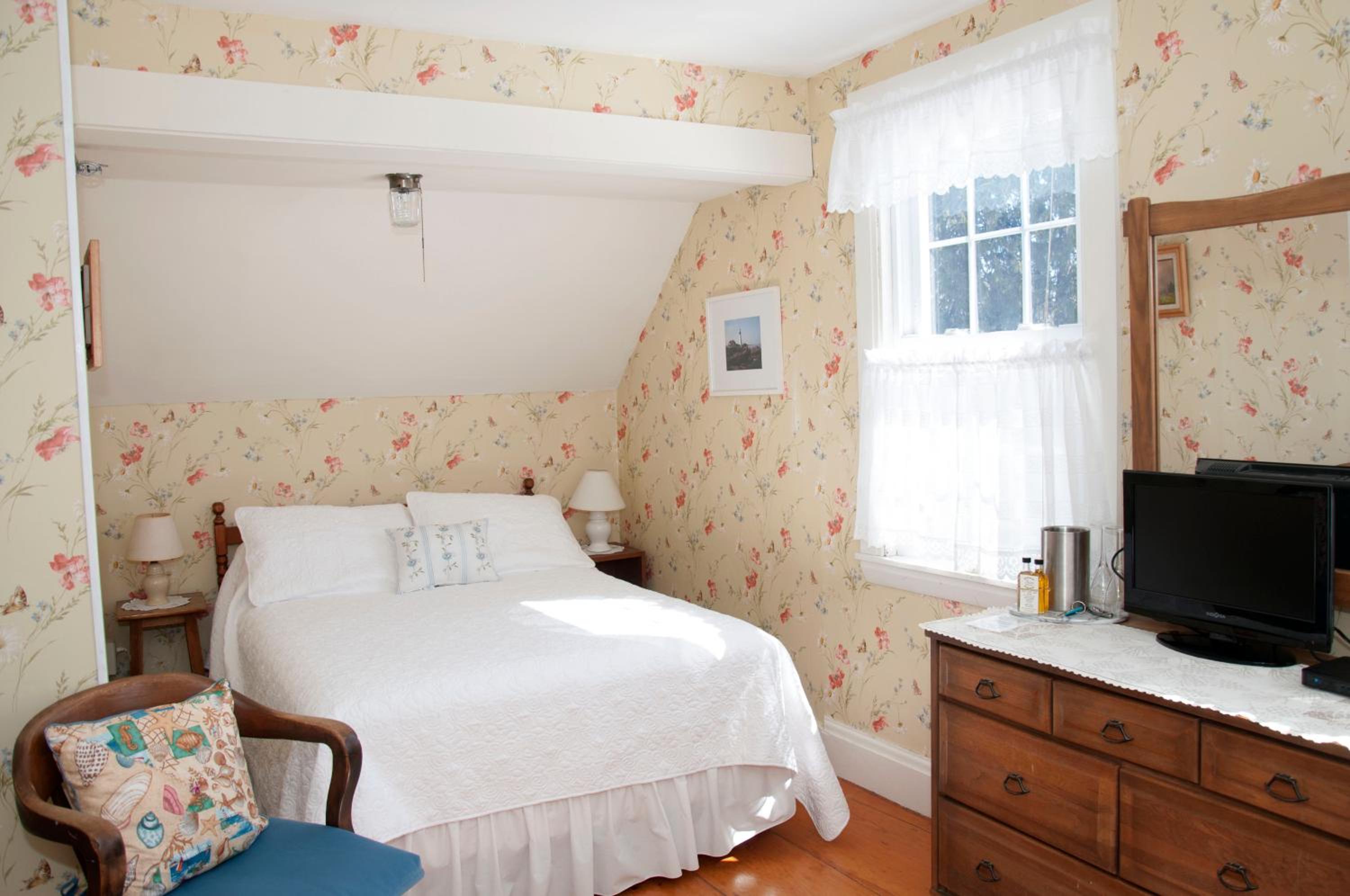 Candlebay Inn