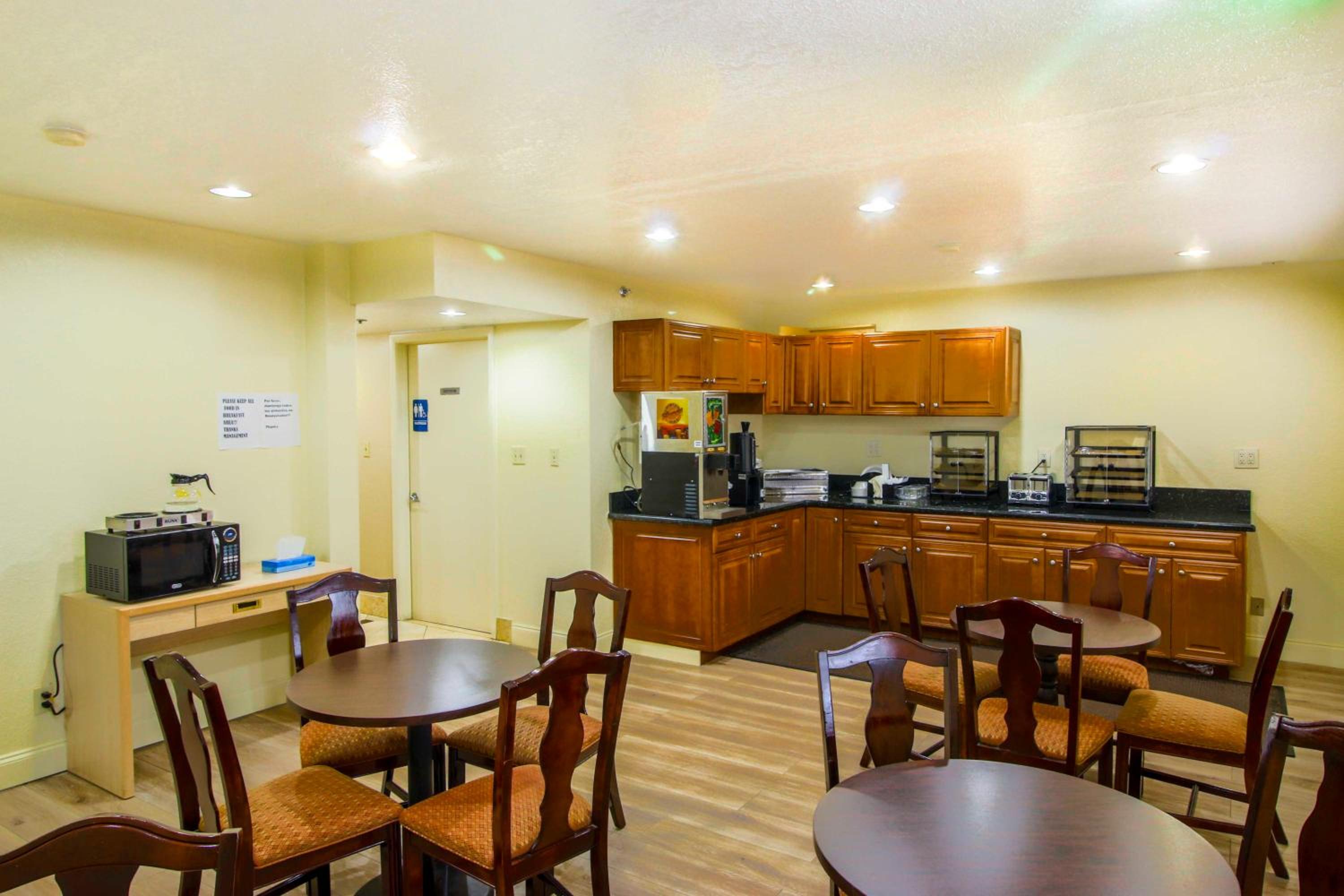 Inn of America - Property Image 13