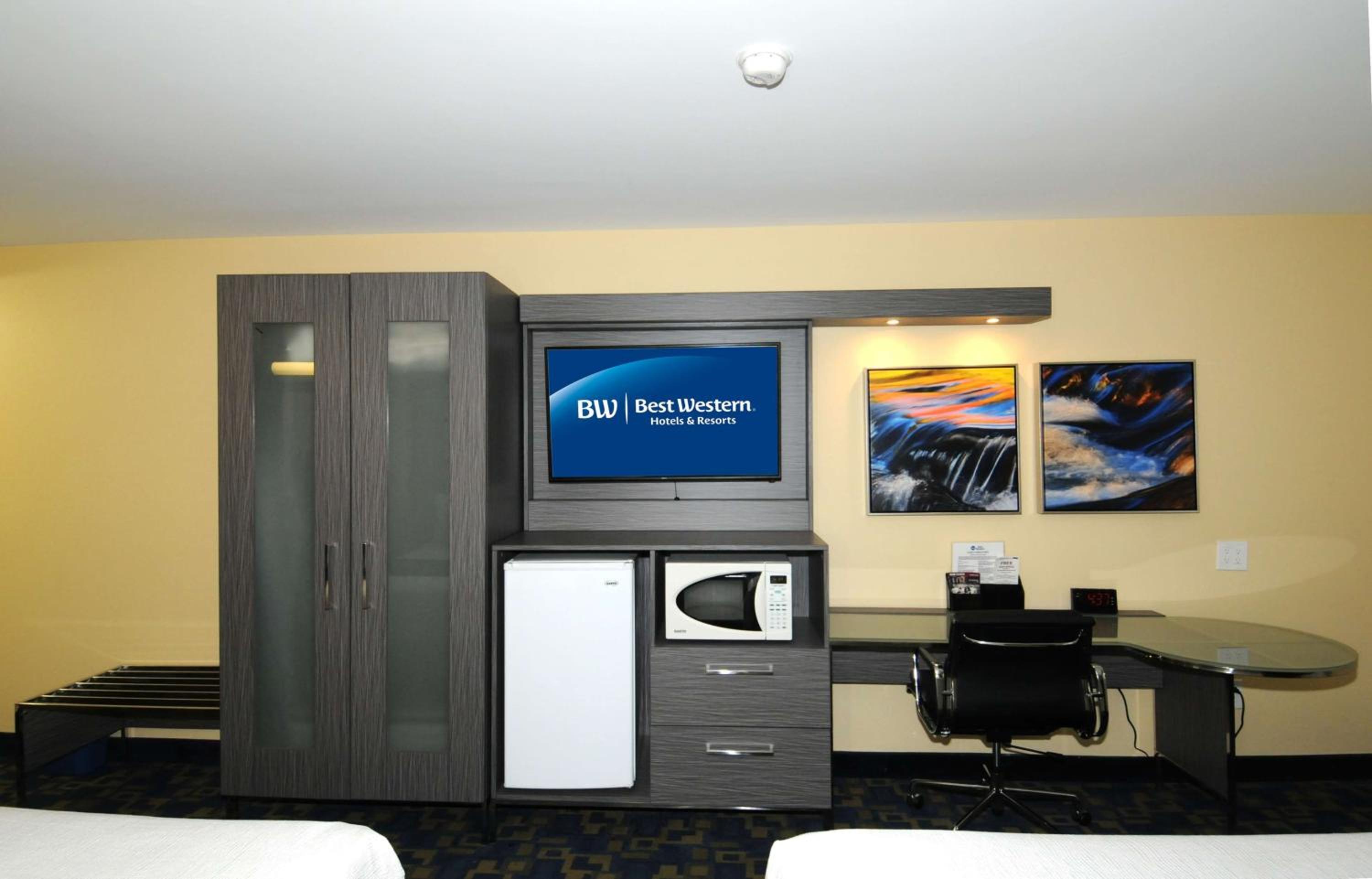 Red Bluff Vacations - Best Western Antelope Inn  Suites - Property Image 9