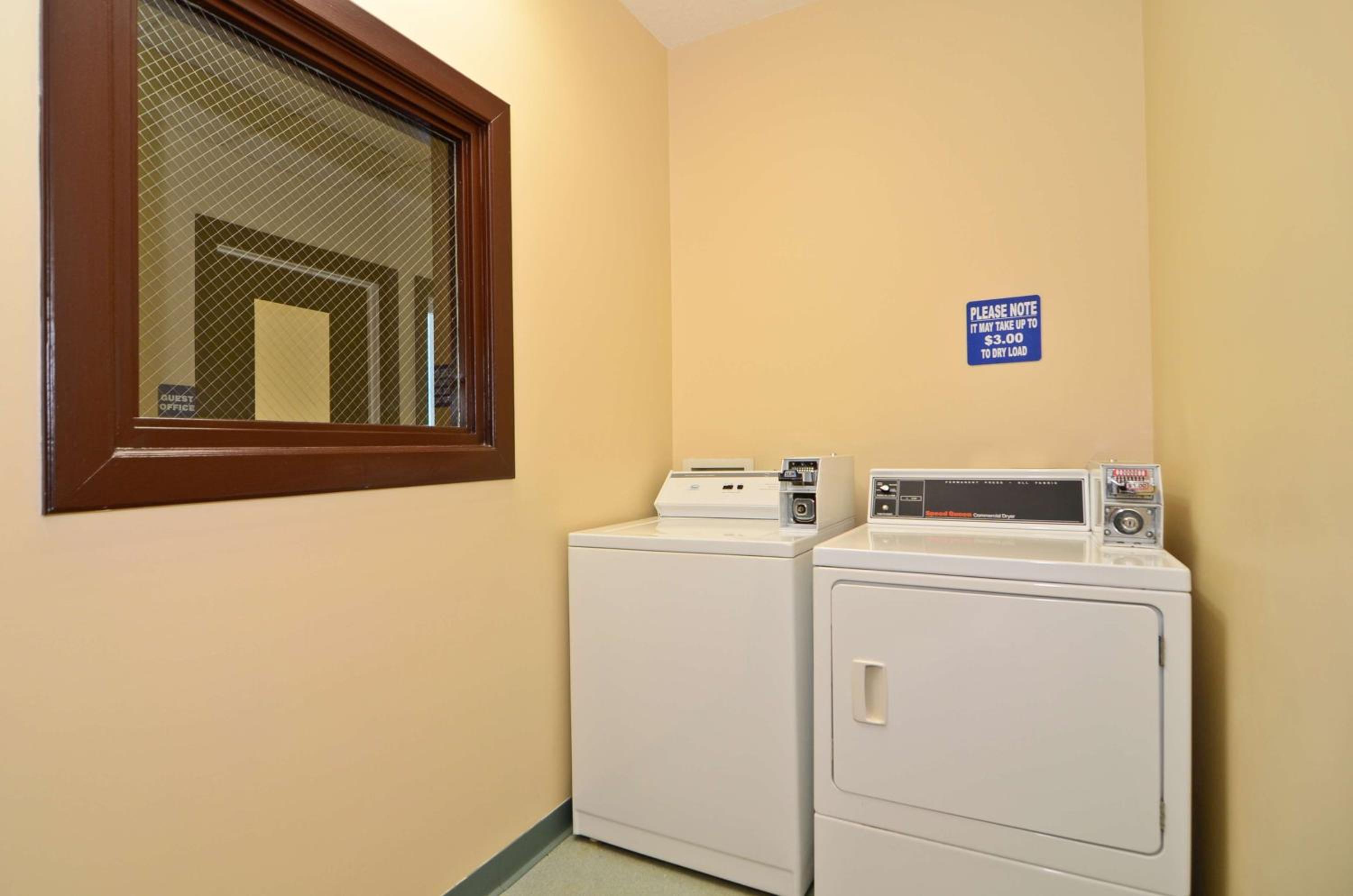 Best Western Plus Gas City - Property Image 1