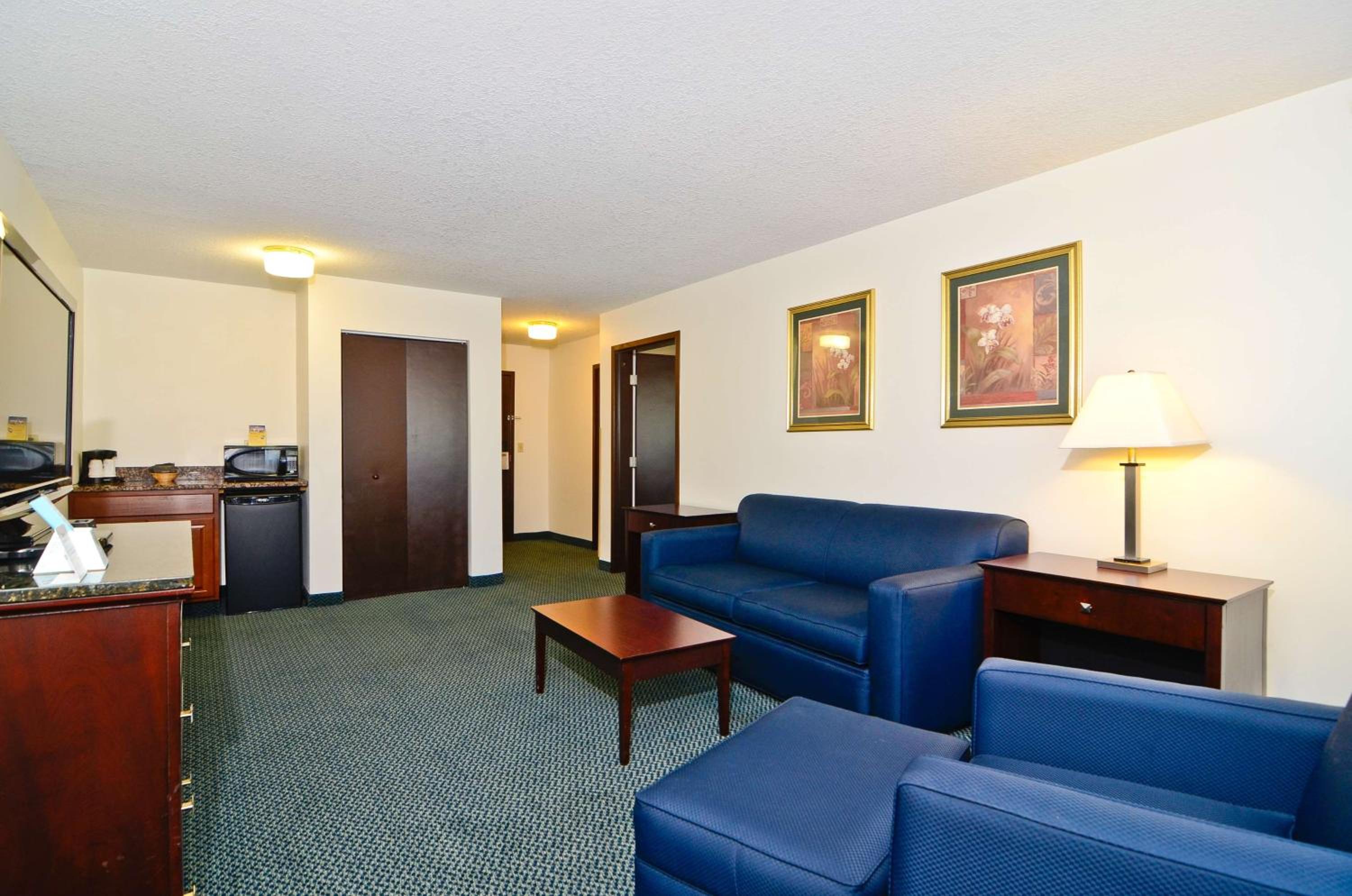 Best Western Plus Gas City - Property Image 32