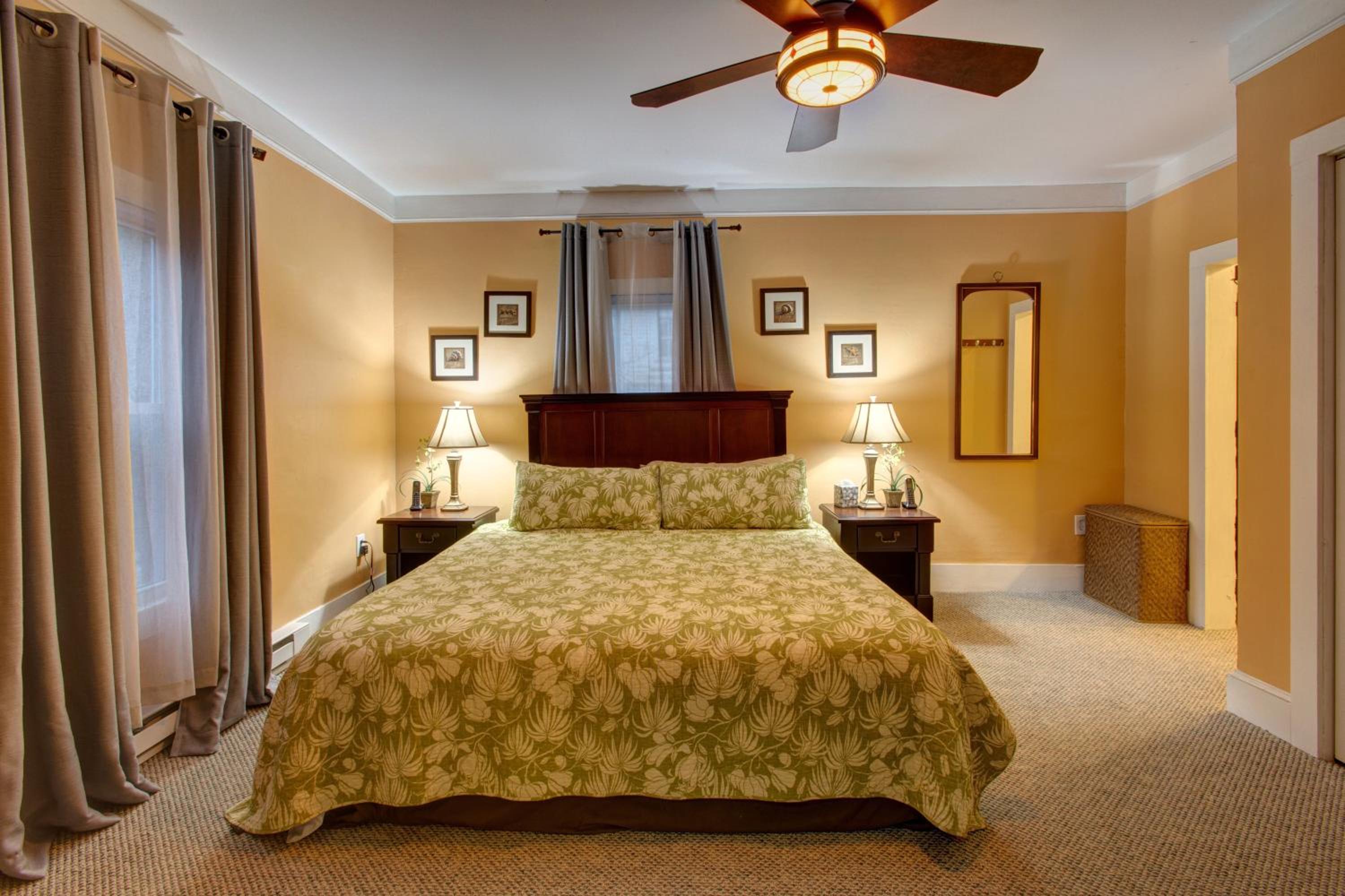 Starlite Motel & Suites