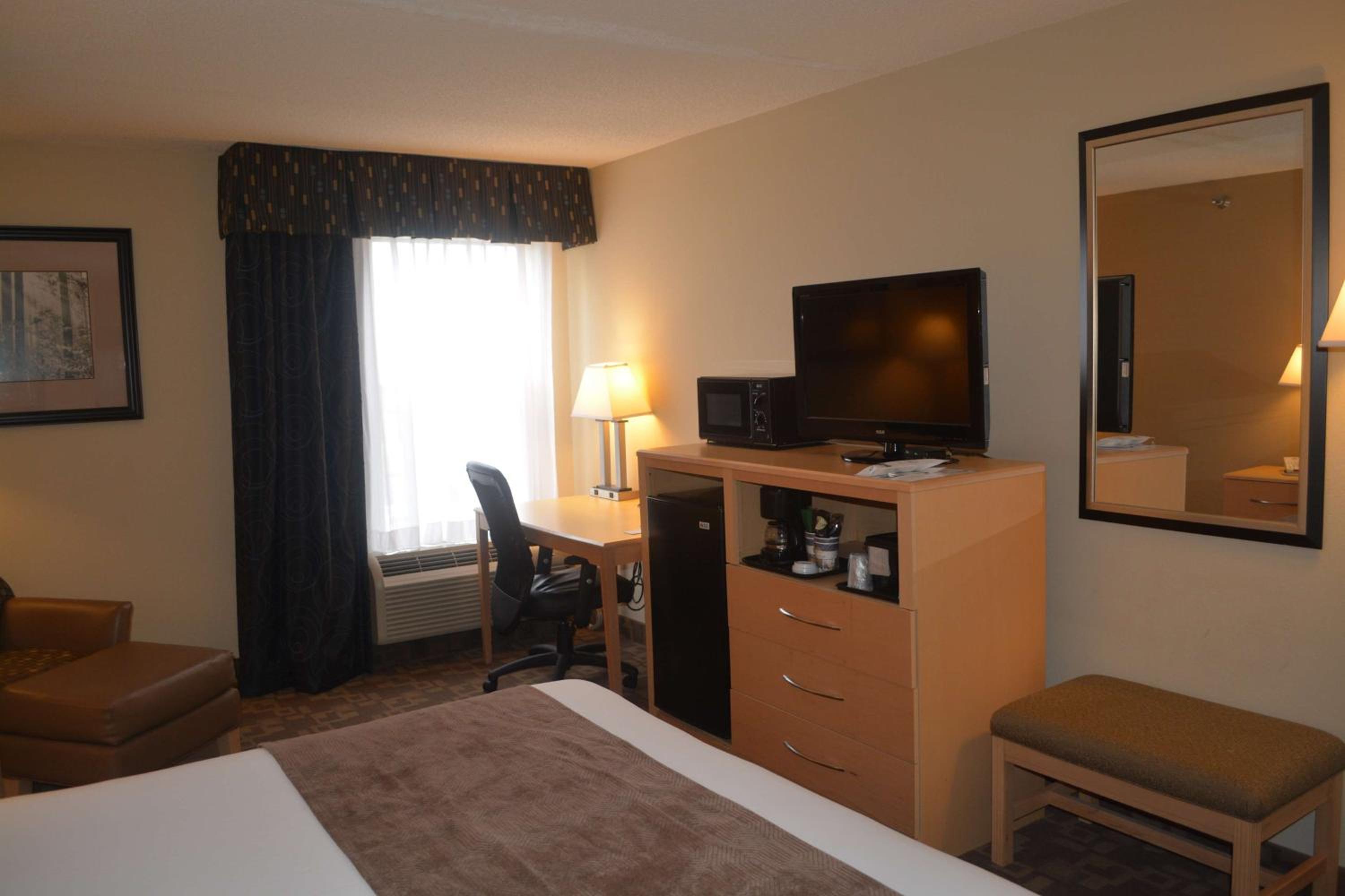 Roanoke Rapids Vacations - SureStay Plus Hotel by Best Western Roanoke Rapids I-95 - Property Image 30