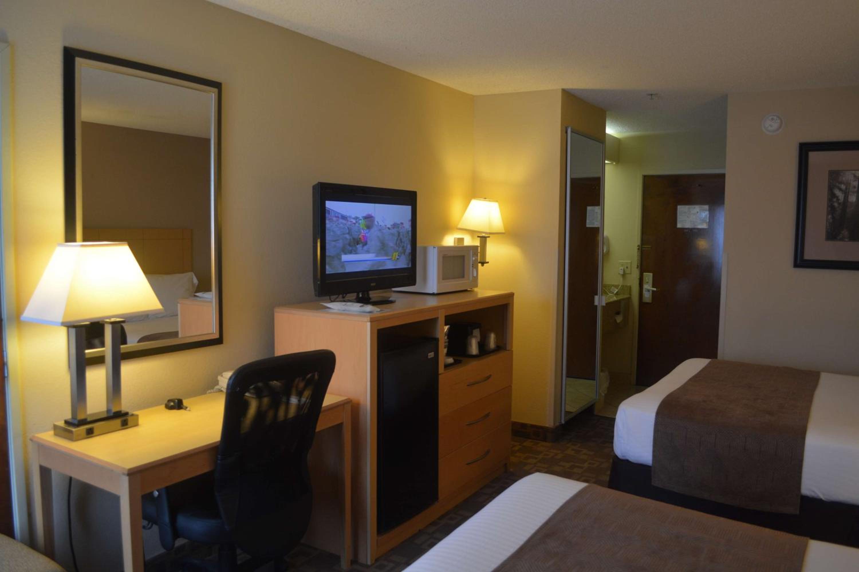 Roanoke Rapids Vacations - SureStay Plus Hotel by Best Western Roanoke Rapids I-95 - Property Image 7