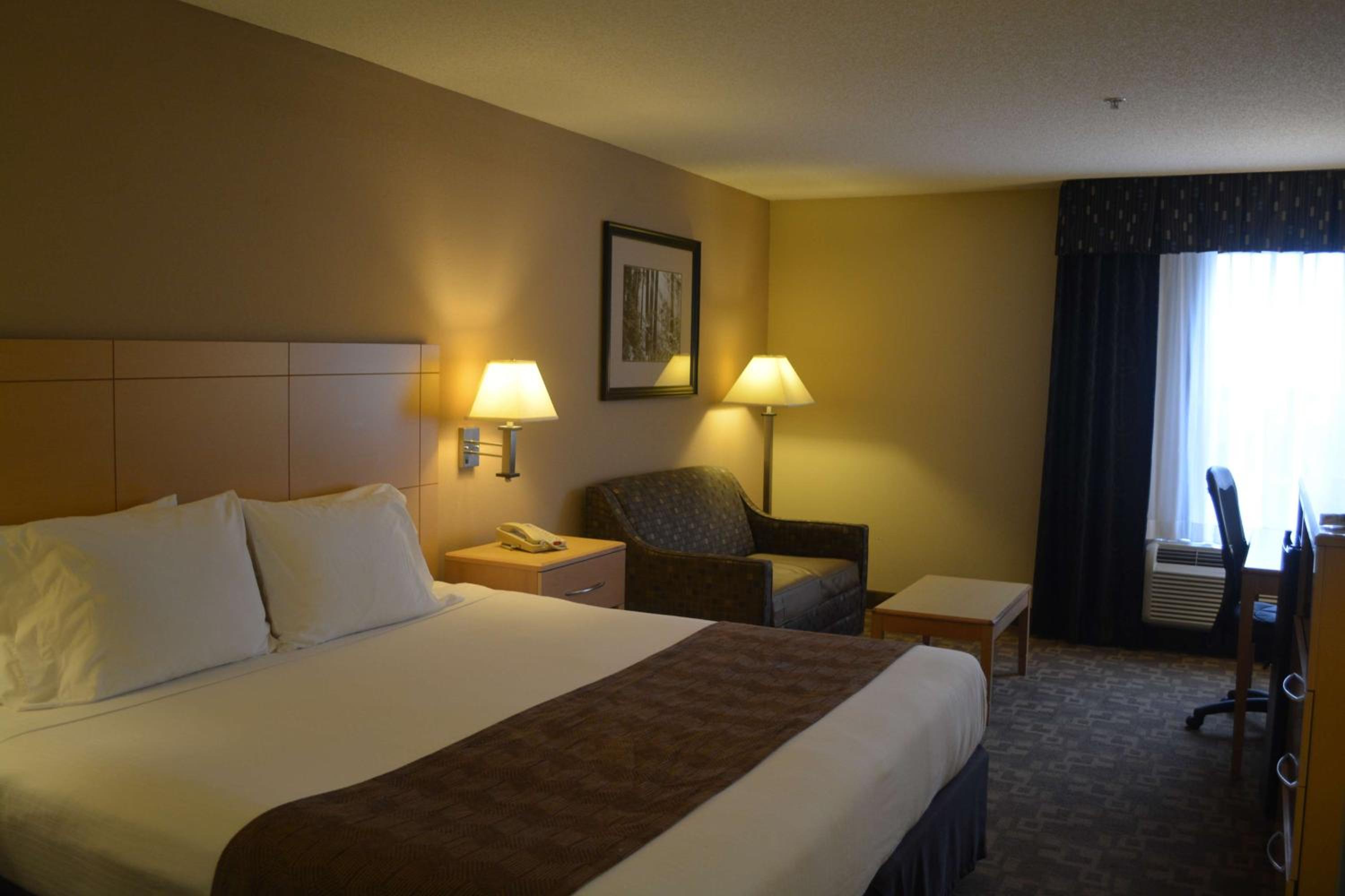 Roanoke Rapids Vacations - SureStay Plus Hotel by Best Western Roanoke Rapids I-95 - Property Image 31