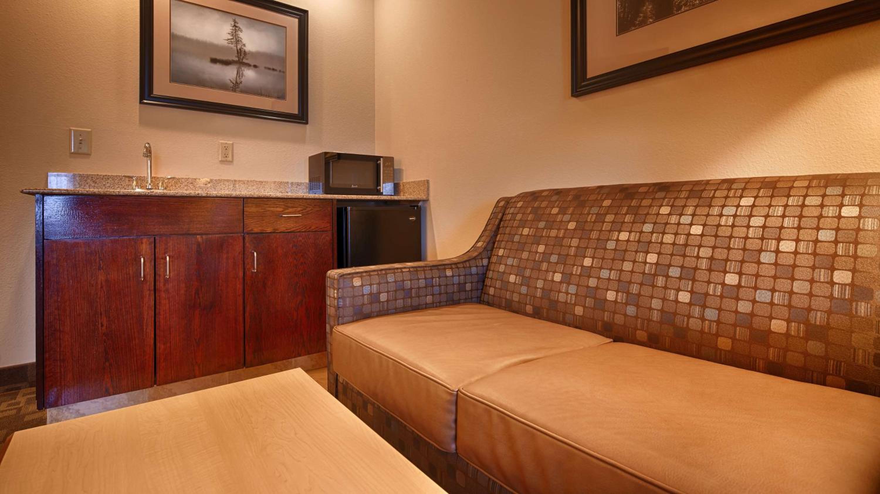 Roanoke Rapids Vacations - SureStay Plus Hotel by Best Western Roanoke Rapids I-95 - Property Image 33