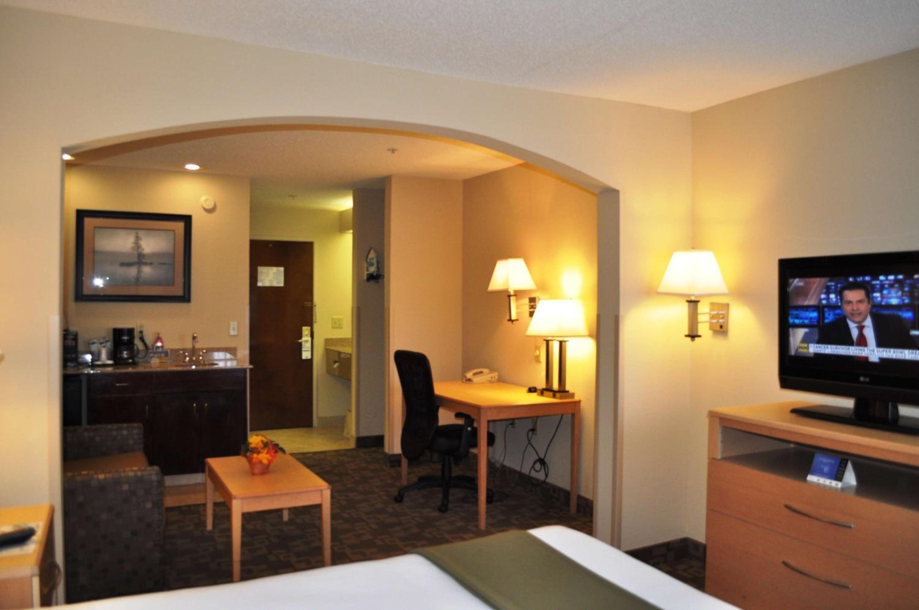 Roanoke Rapids Vacations - SureStay Plus Hotel by Best Western Roanoke Rapids I-95 - Property Image 32