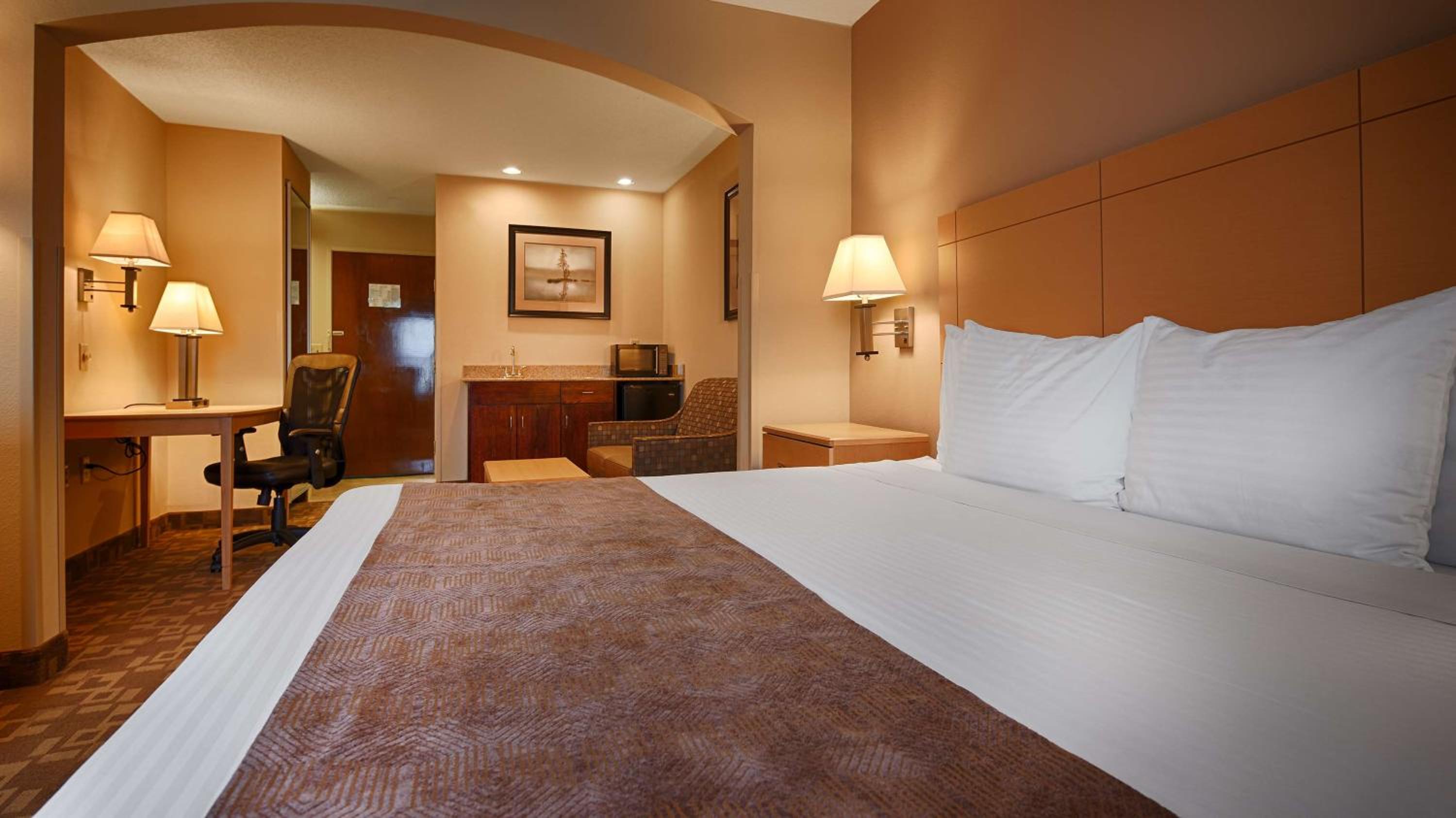 Roanoke Rapids Vacations - SureStay Plus Hotel by Best Western Roanoke Rapids I-95 - Property Image 2