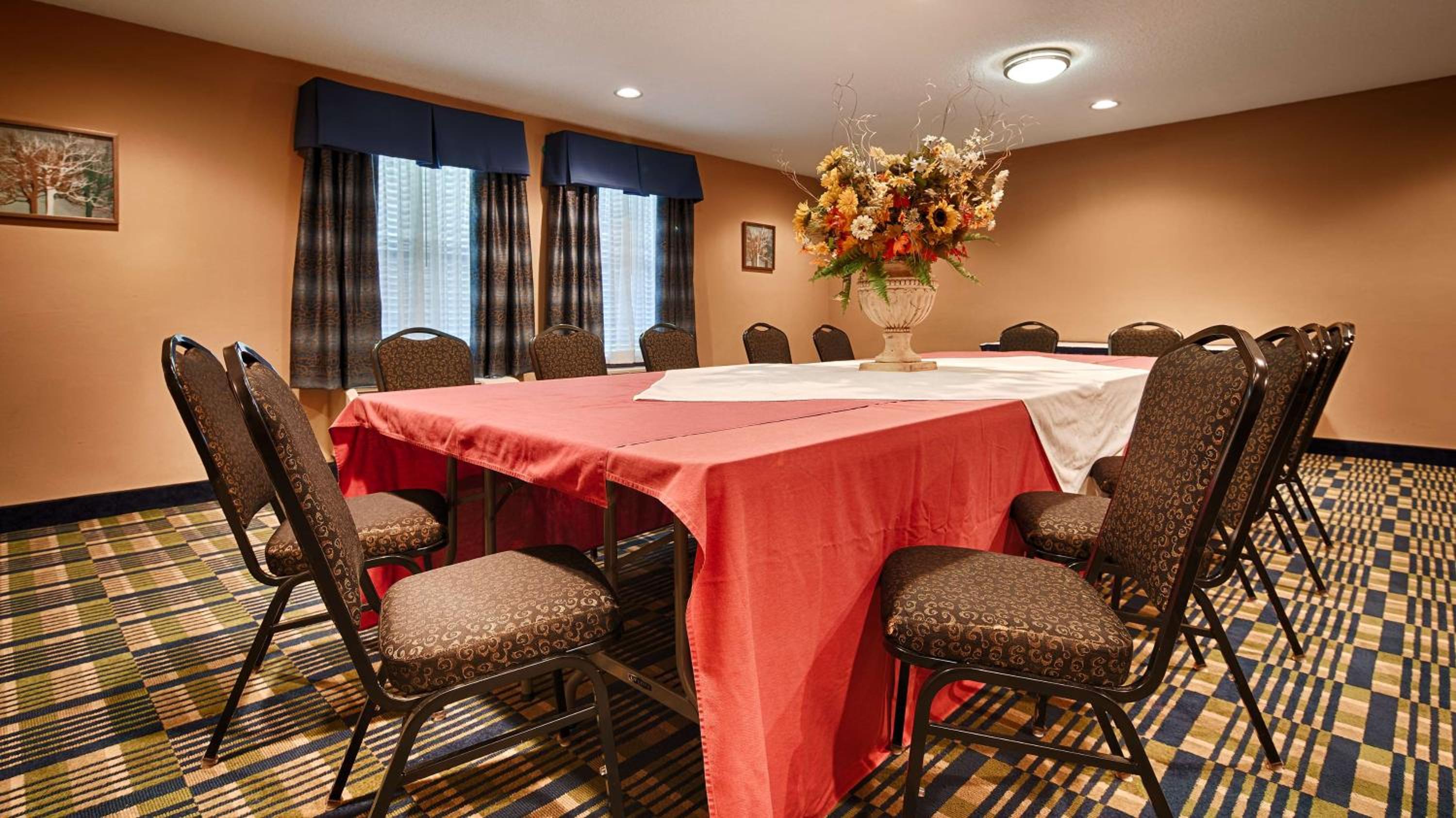 Roanoke Rapids Vacations - SureStay Plus Hotel by Best Western Roanoke Rapids I-95 - Property Image 28