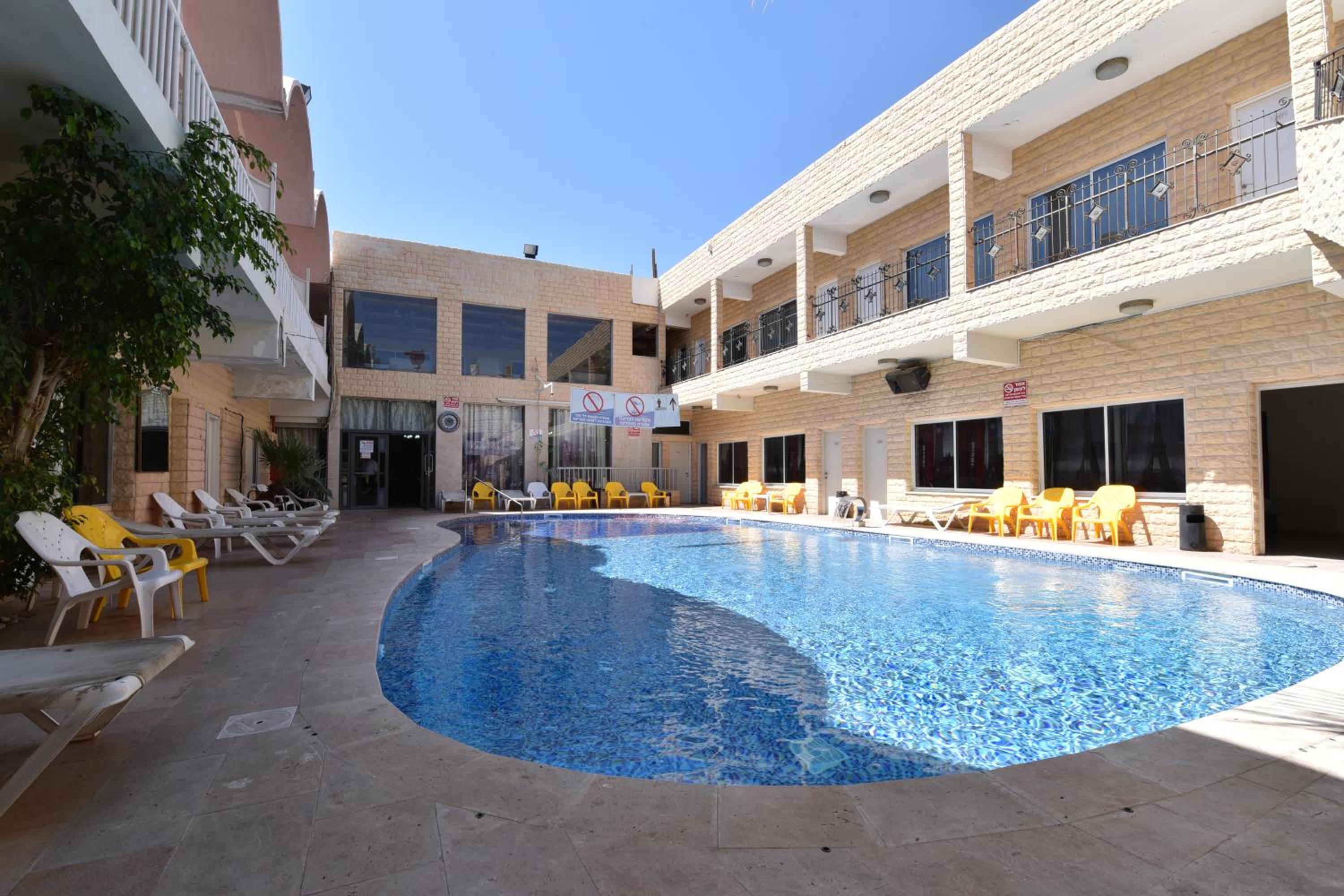 Hotel Maman