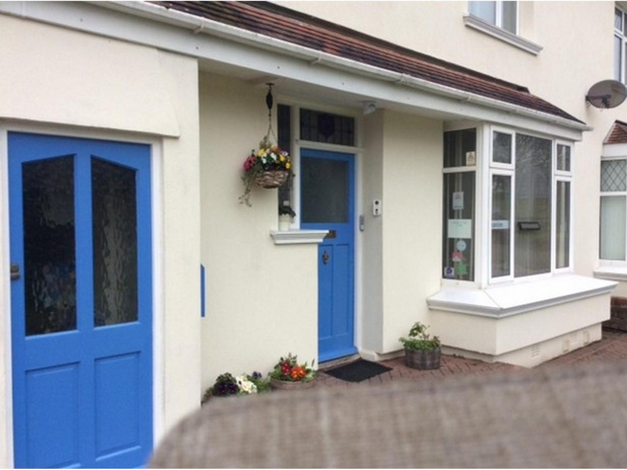 Hotel Alma Lodge Guest House - Image 1