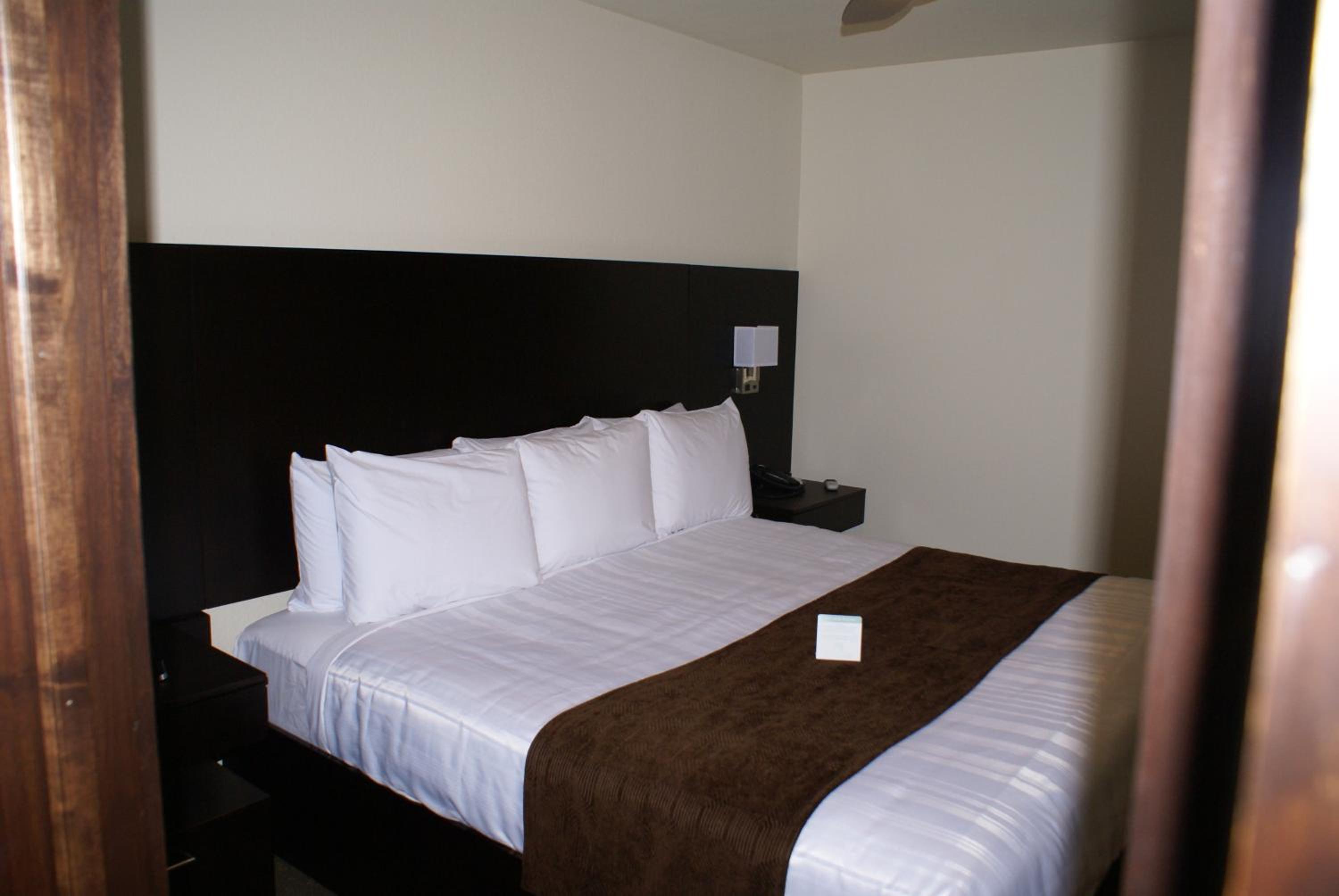 Boarders Inn & Suites by Cobblestone Hotels - Syracuse