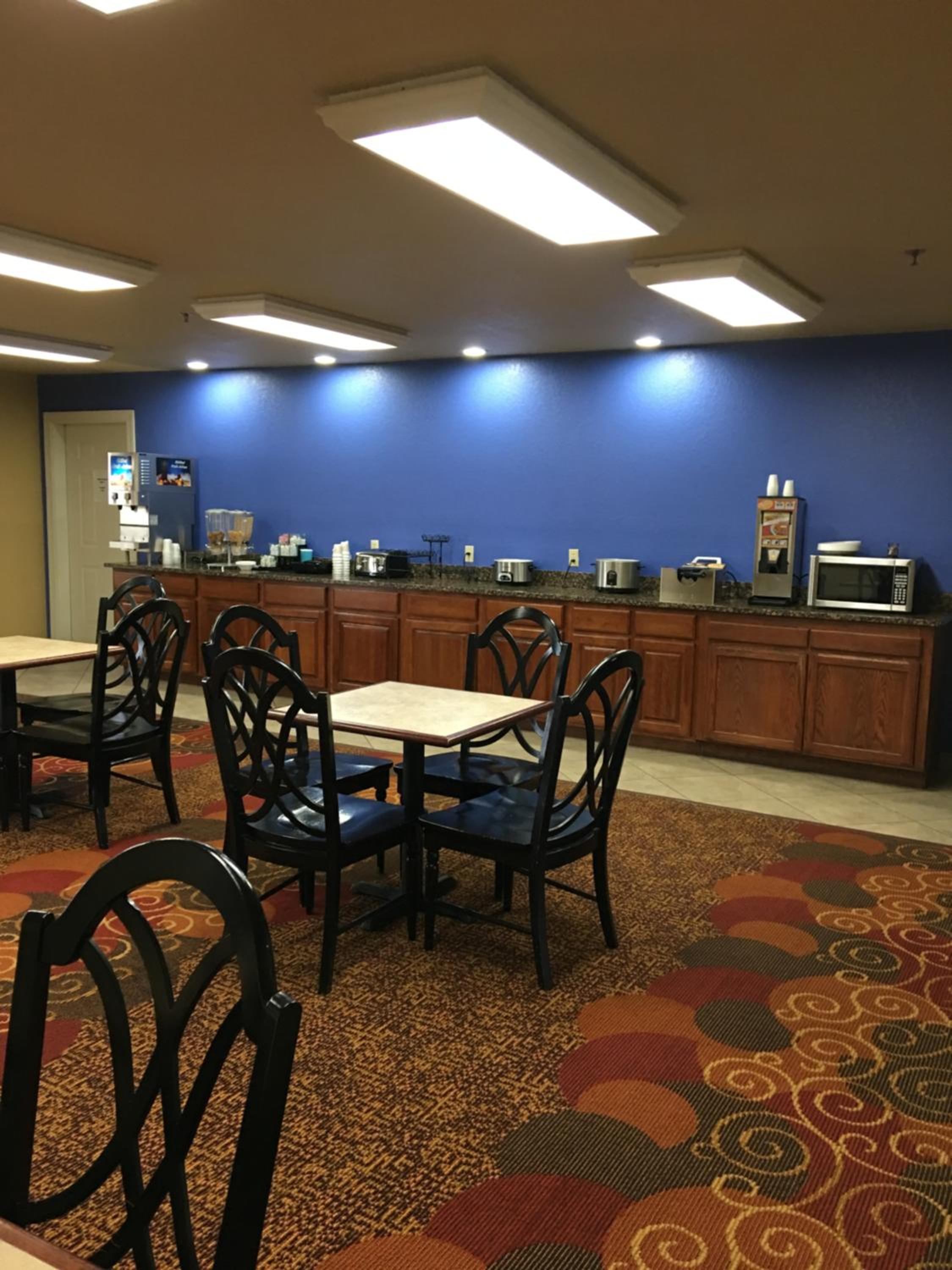 Econo Lodge Inn & Suites view 2