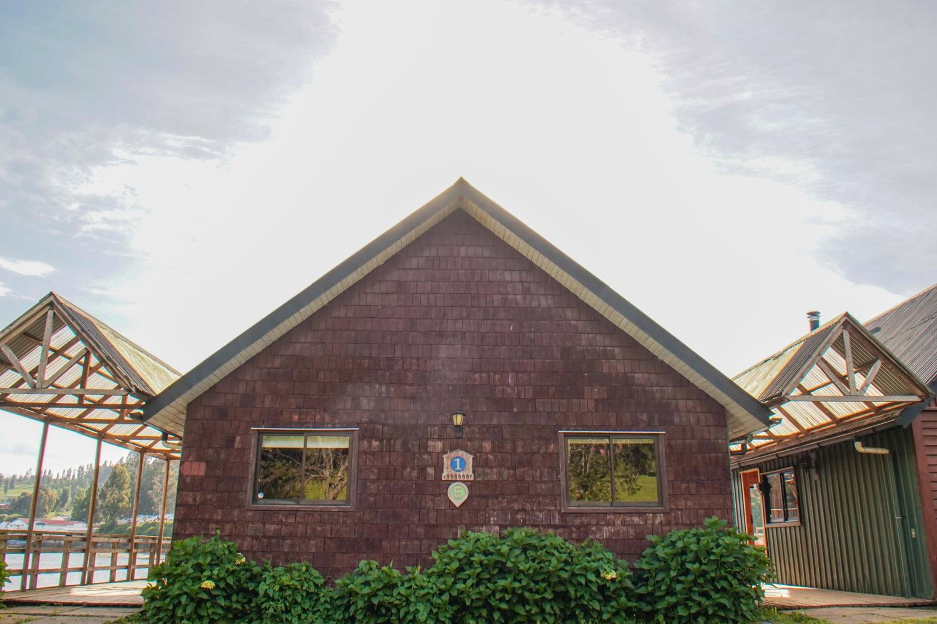 Hotel Cabañas Palafitos Los Pescadores - Image 1