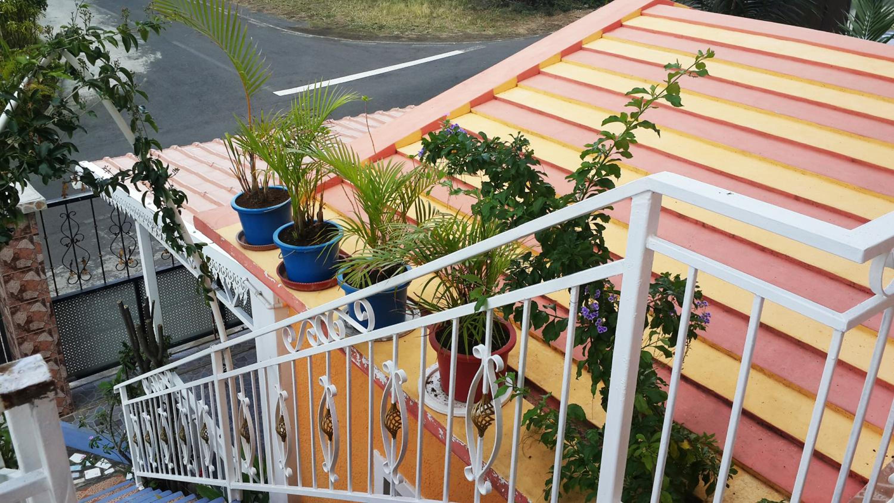 Roshnee Apartments and Studios view 2