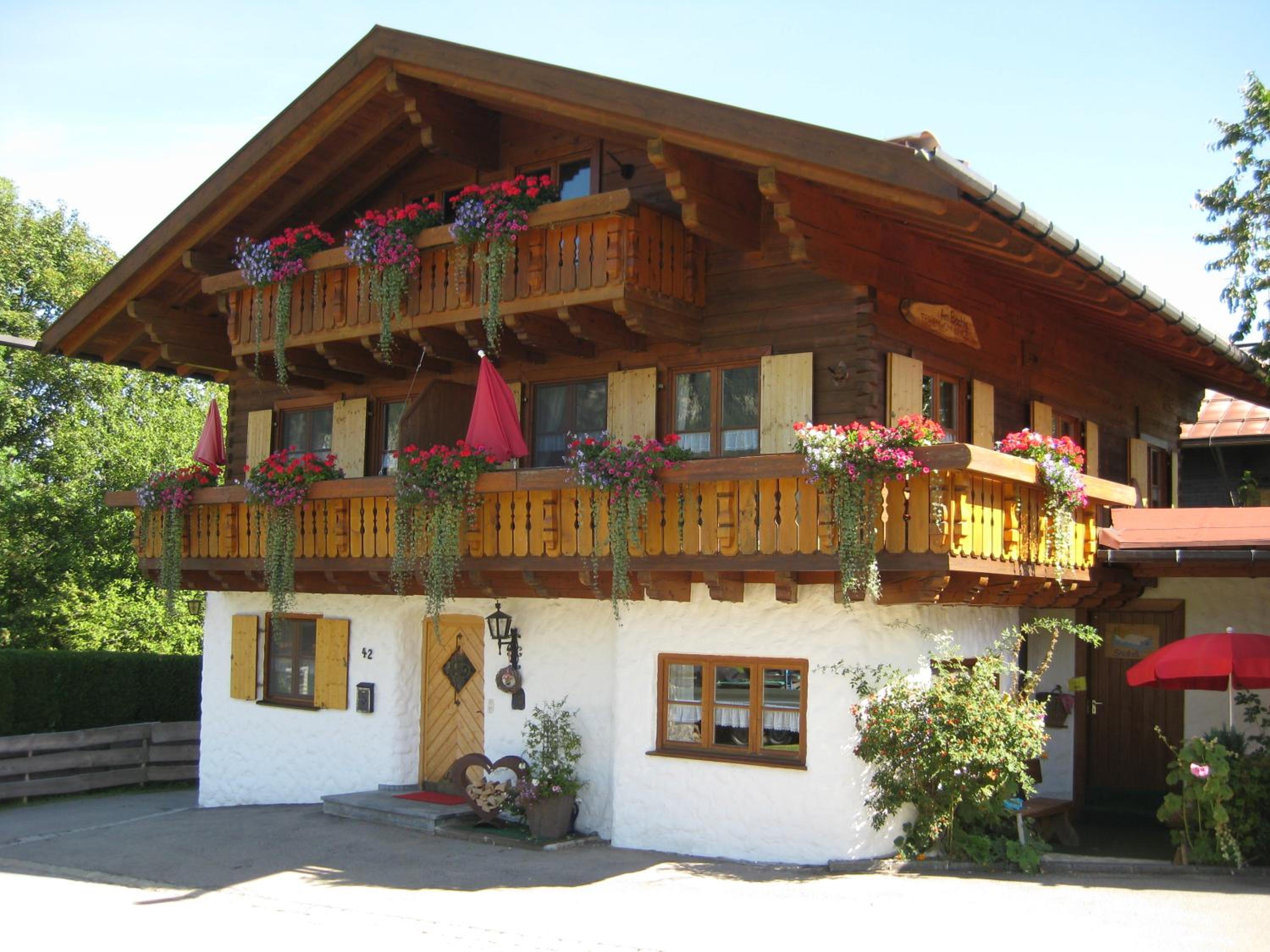 Ferienwohnungen Alpentraum - Landhaus am Bächle