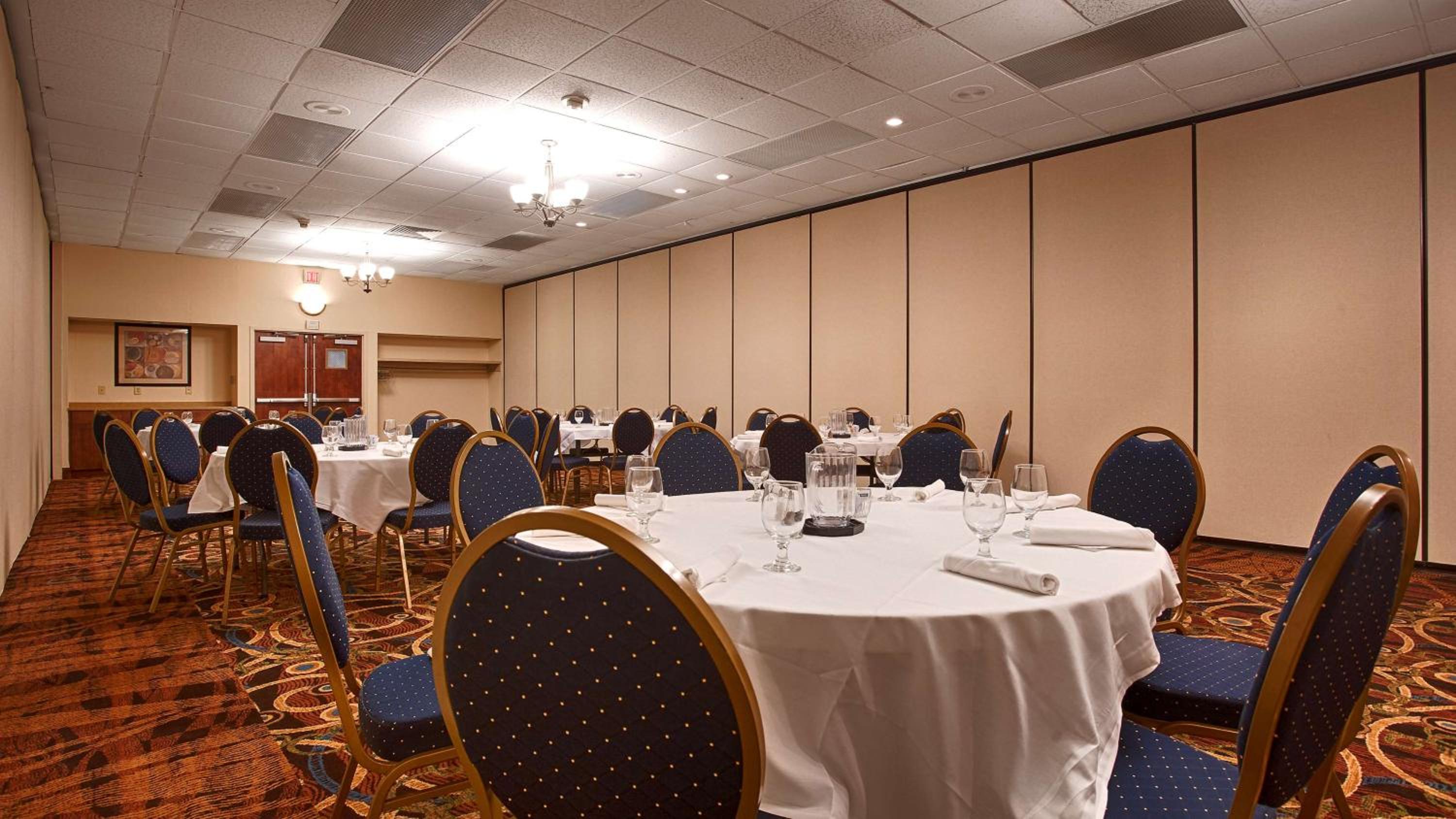 Rock Island Inn & Suites Marshalltown
