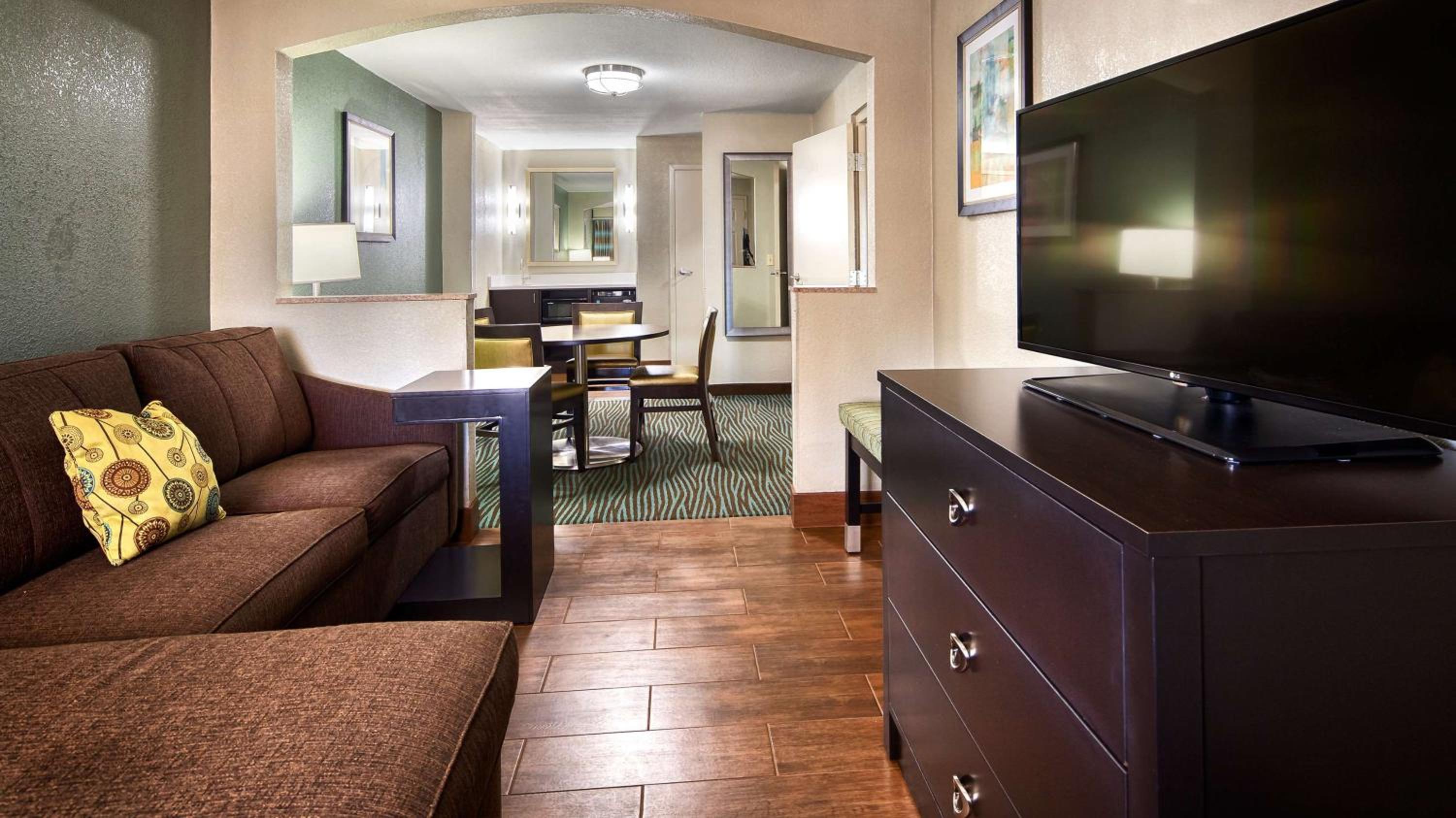 Columbus Vacations - Best Western Executive Suites - Property Image 5