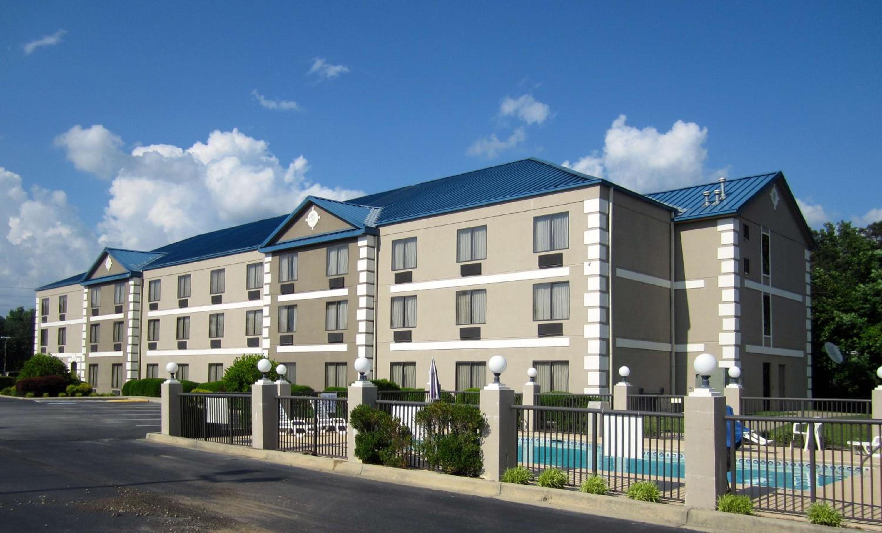 Hotel Best Western Executive Inn & Suites - Image 1