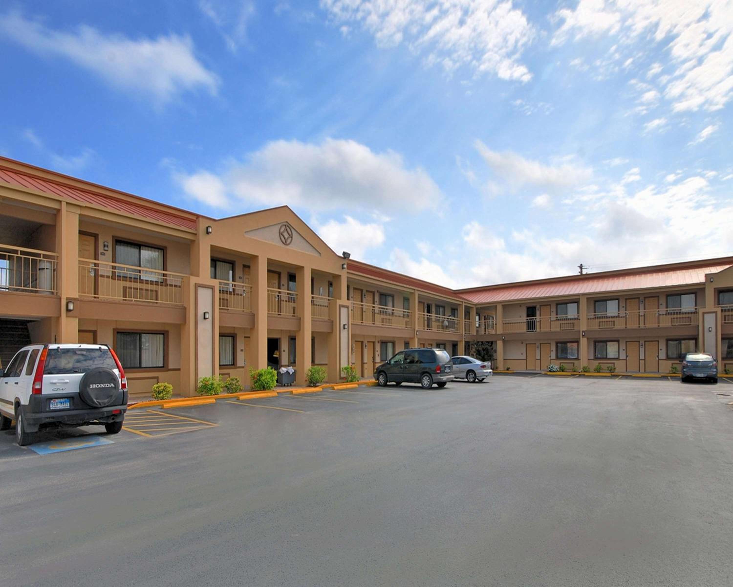 Kingsville Vacations - Americas Best Value Inn Kingsville - Property Image 2