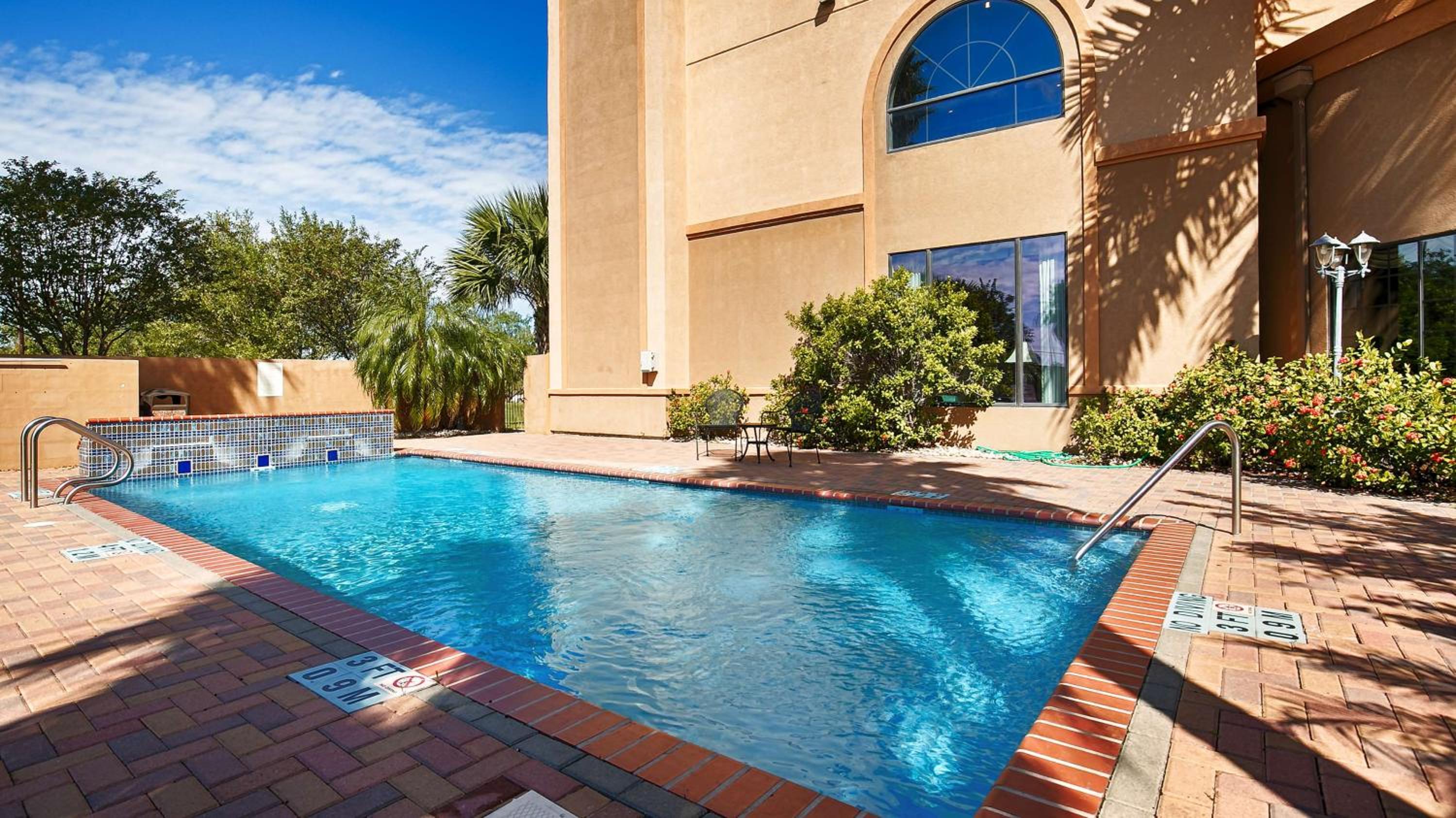 McAllen Vacations - Best Western Casa Villa Suites - Property Image 2
