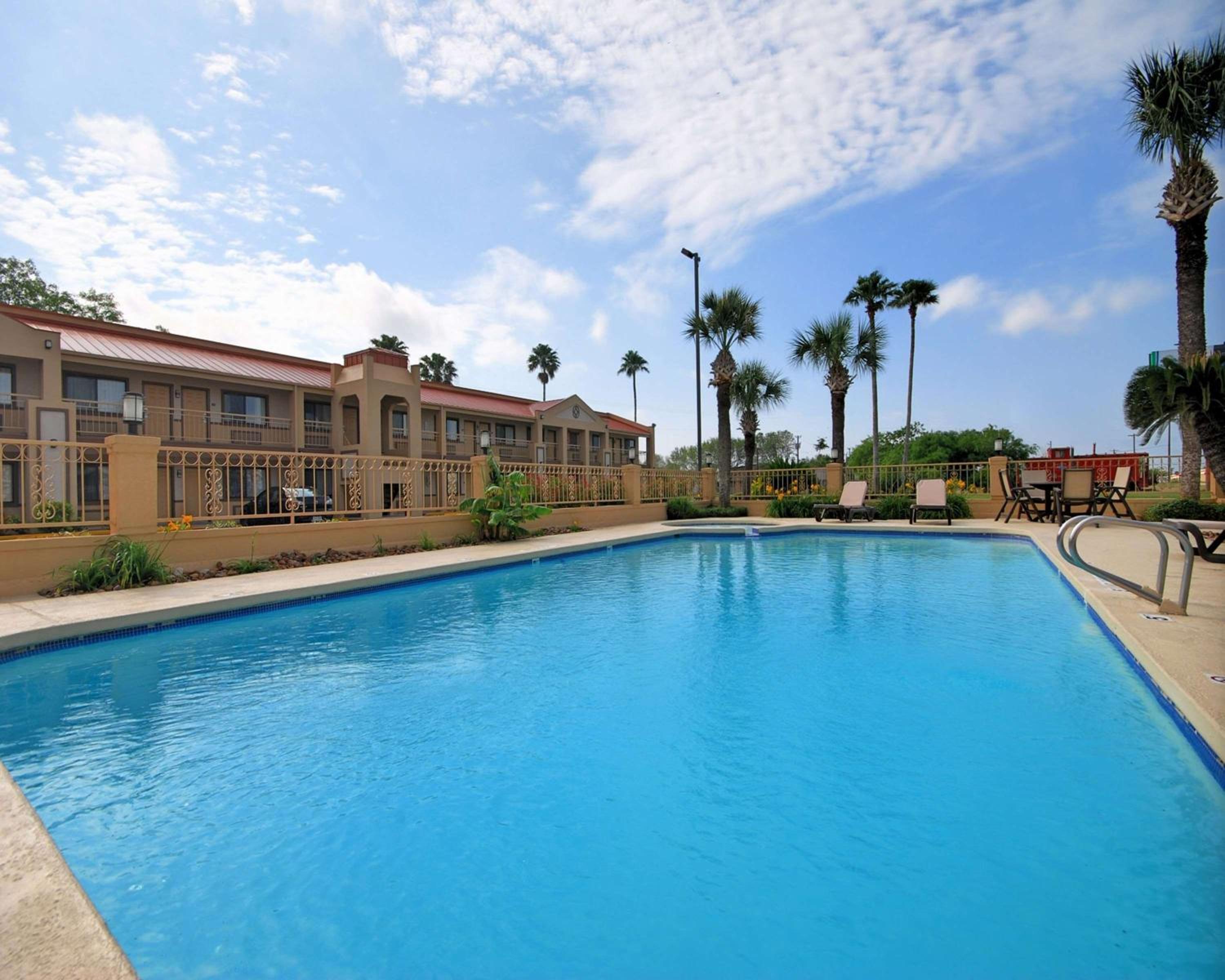 Kingsville Vacations - Americas Best Value Inn Kingsville - Property Image 2