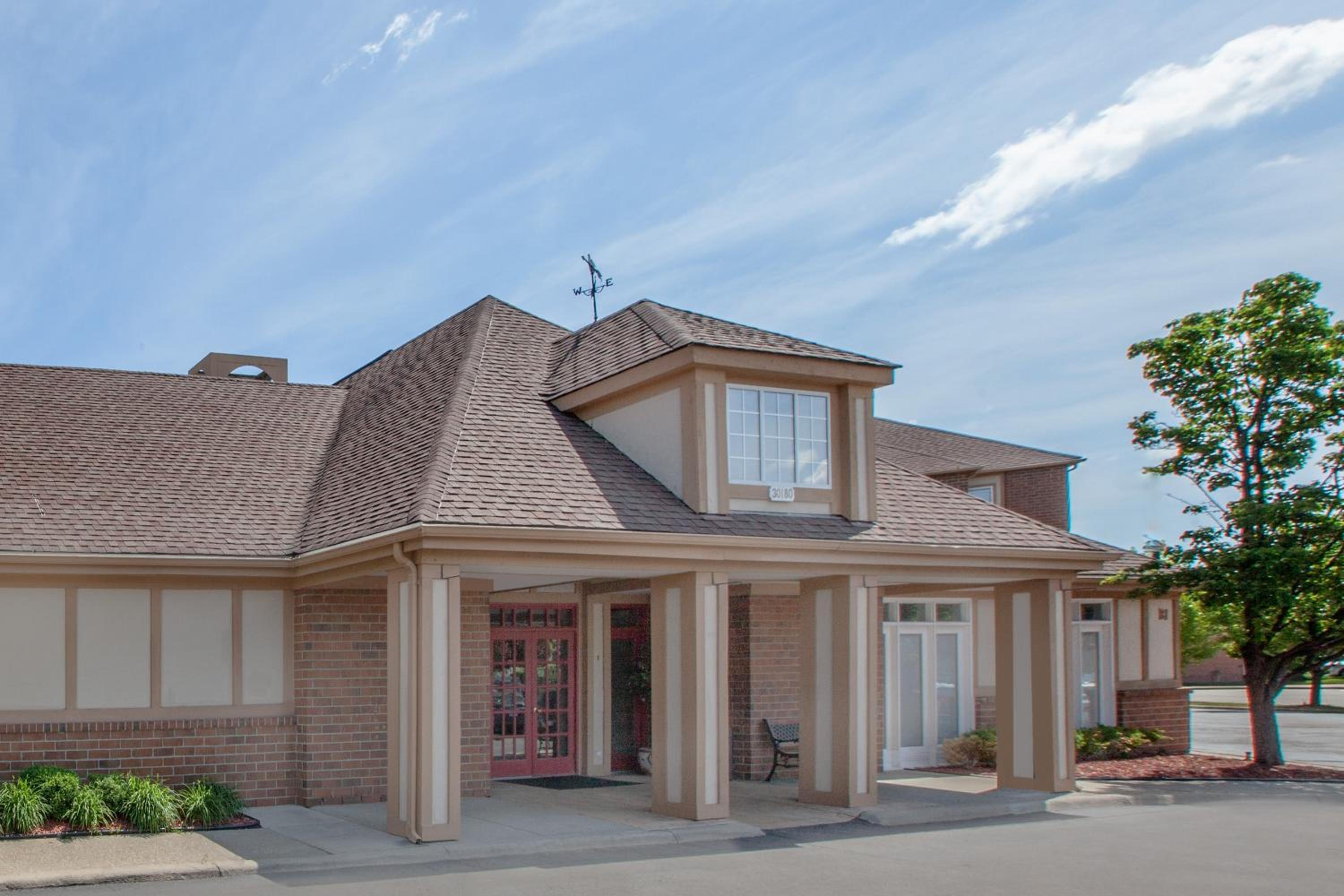 Detroit Vacations - Affordable Suites of America Detroit-Warren - Property Image 1